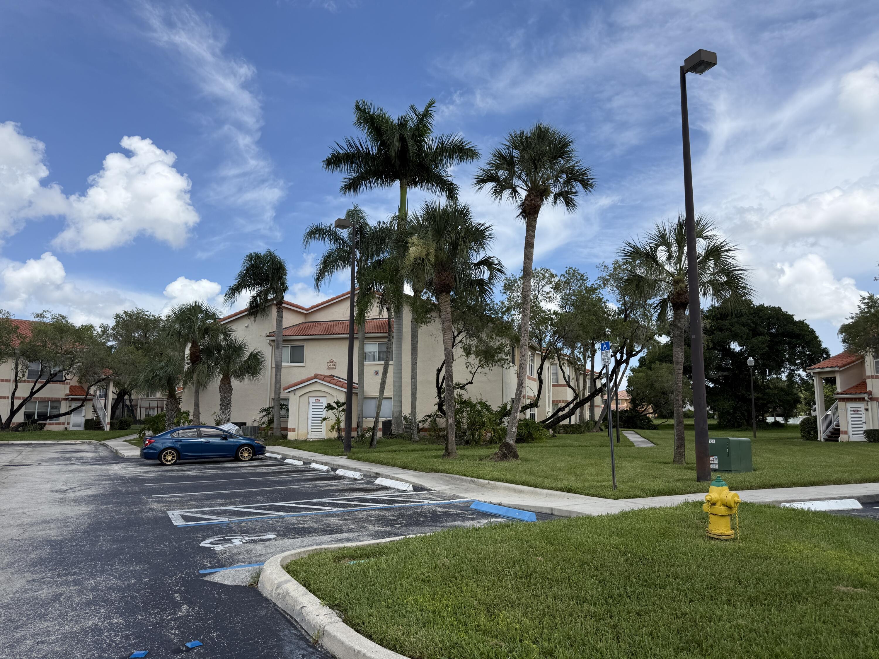 3410 PINEWALK N 821, Margate, FL 33063, Margate - Photo 4