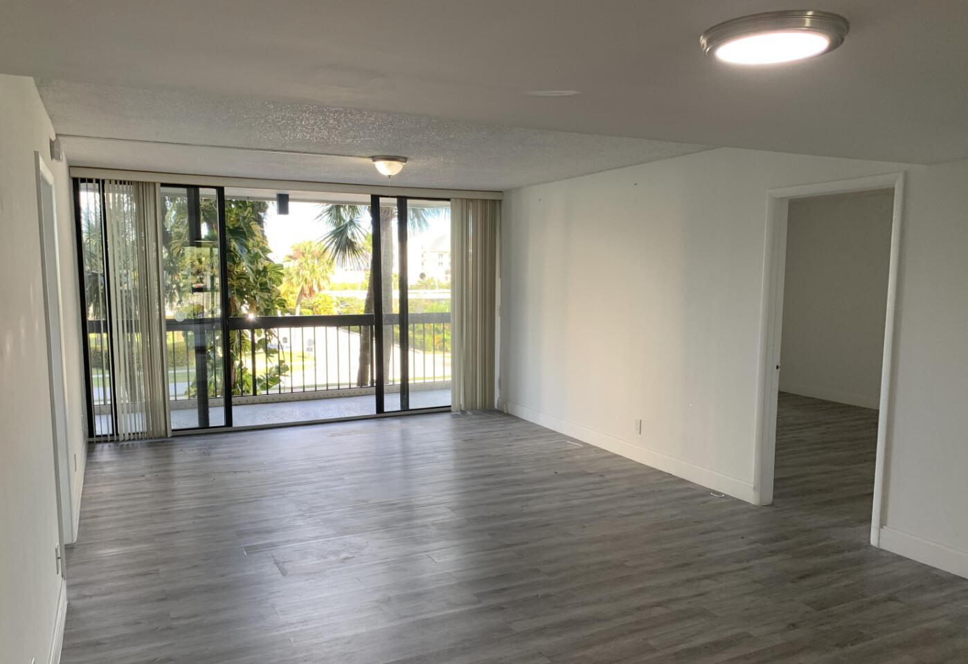 2425 Presidential Way 202, West Palm Beach, FL 33401, West Palm Beach - Photo 2