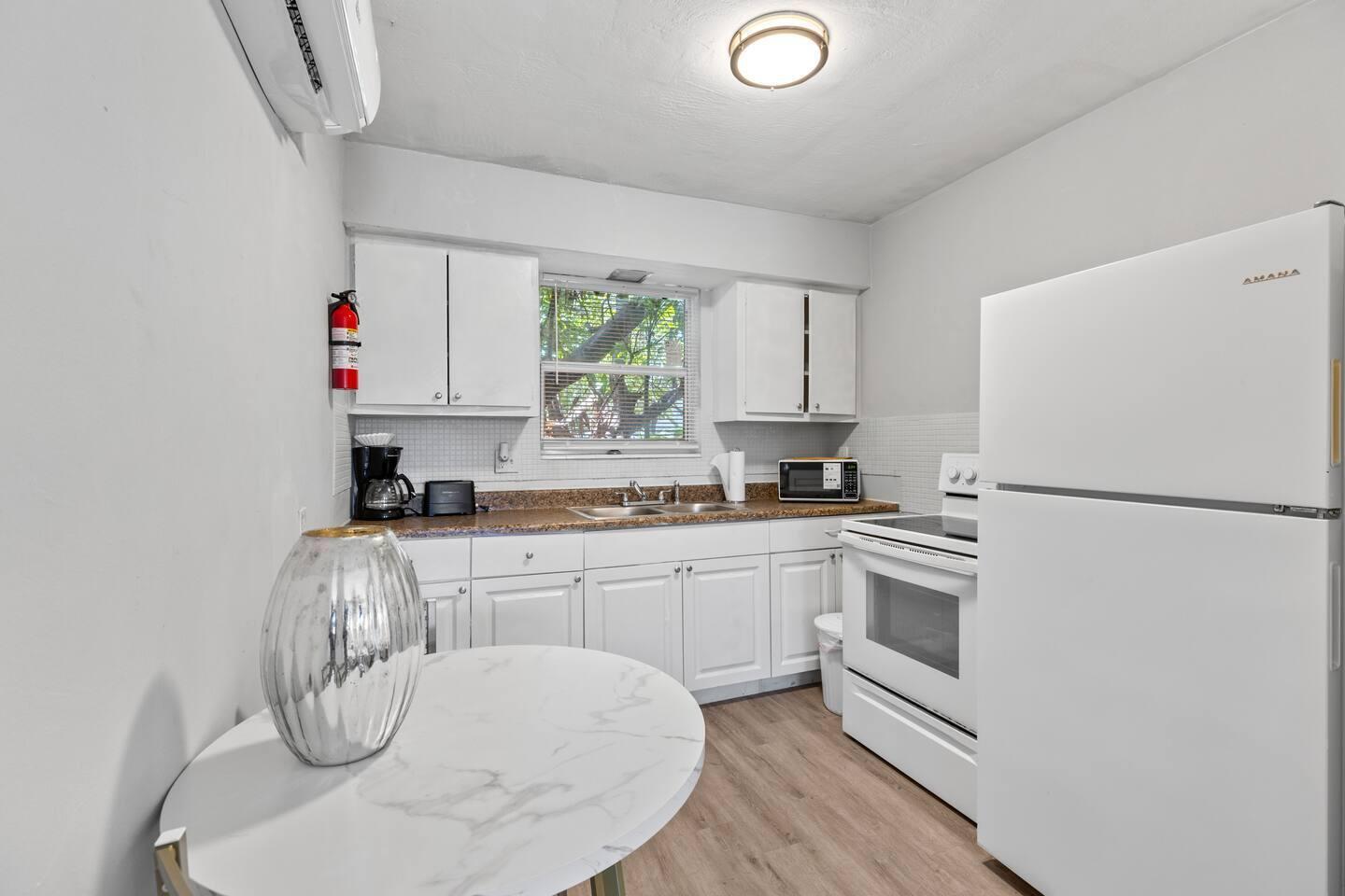 1826 Sherman Street Apt 8, Hollywood, FL 33020, Hollywood - Photo 4