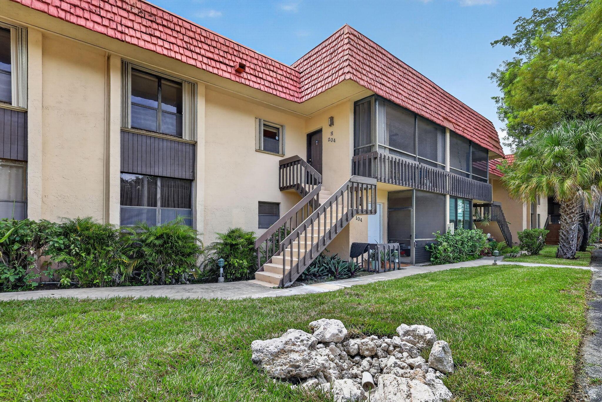 750 NE 199TH Street 204H, Miami, FL 33179, Miami - Photo 3