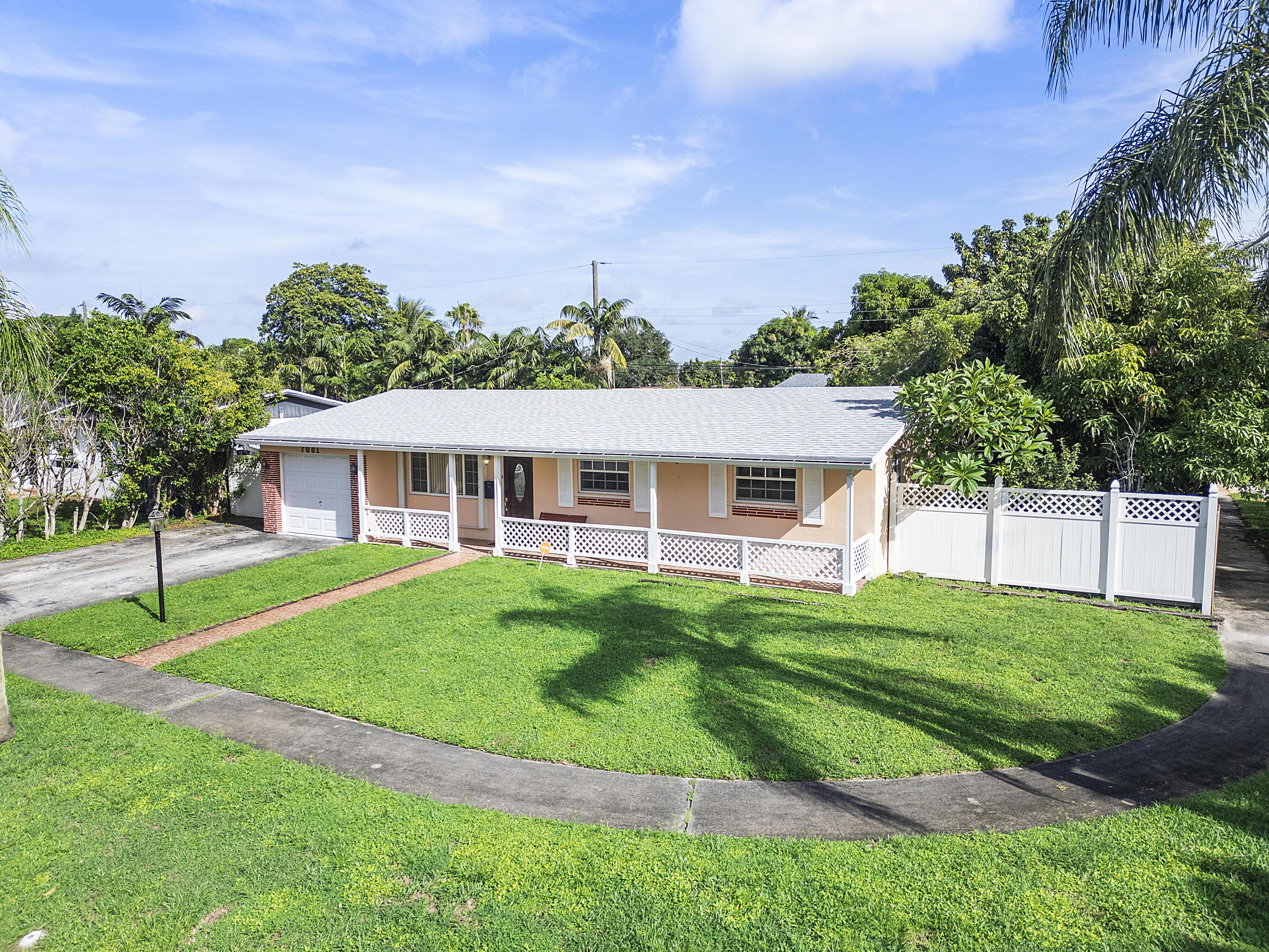 7081 TAYLOR Street, Hollywood, FL 33024, Hollywood - Photo 2