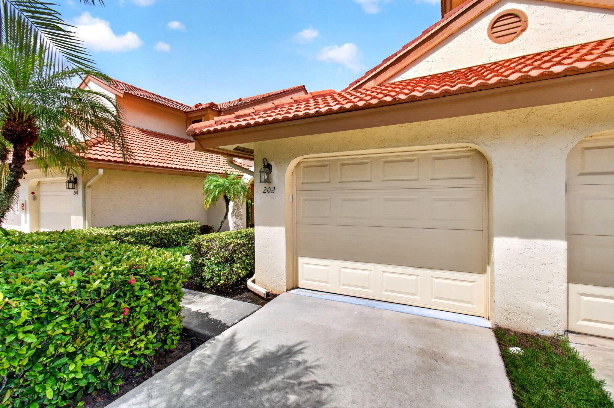 8320 Waterline Drive 202, Boynton Beach, FL 33472, Boynton Beach - Photo 2