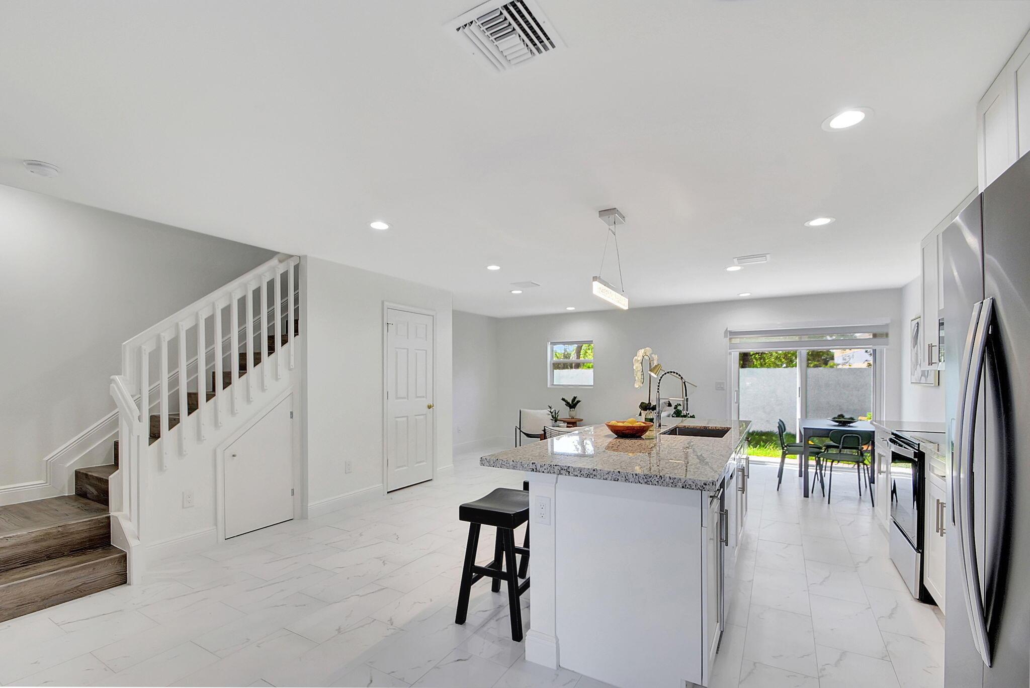 3868 Patio Court 3, Palm Springs, FL 33461, Palm Springs - Photo 4
