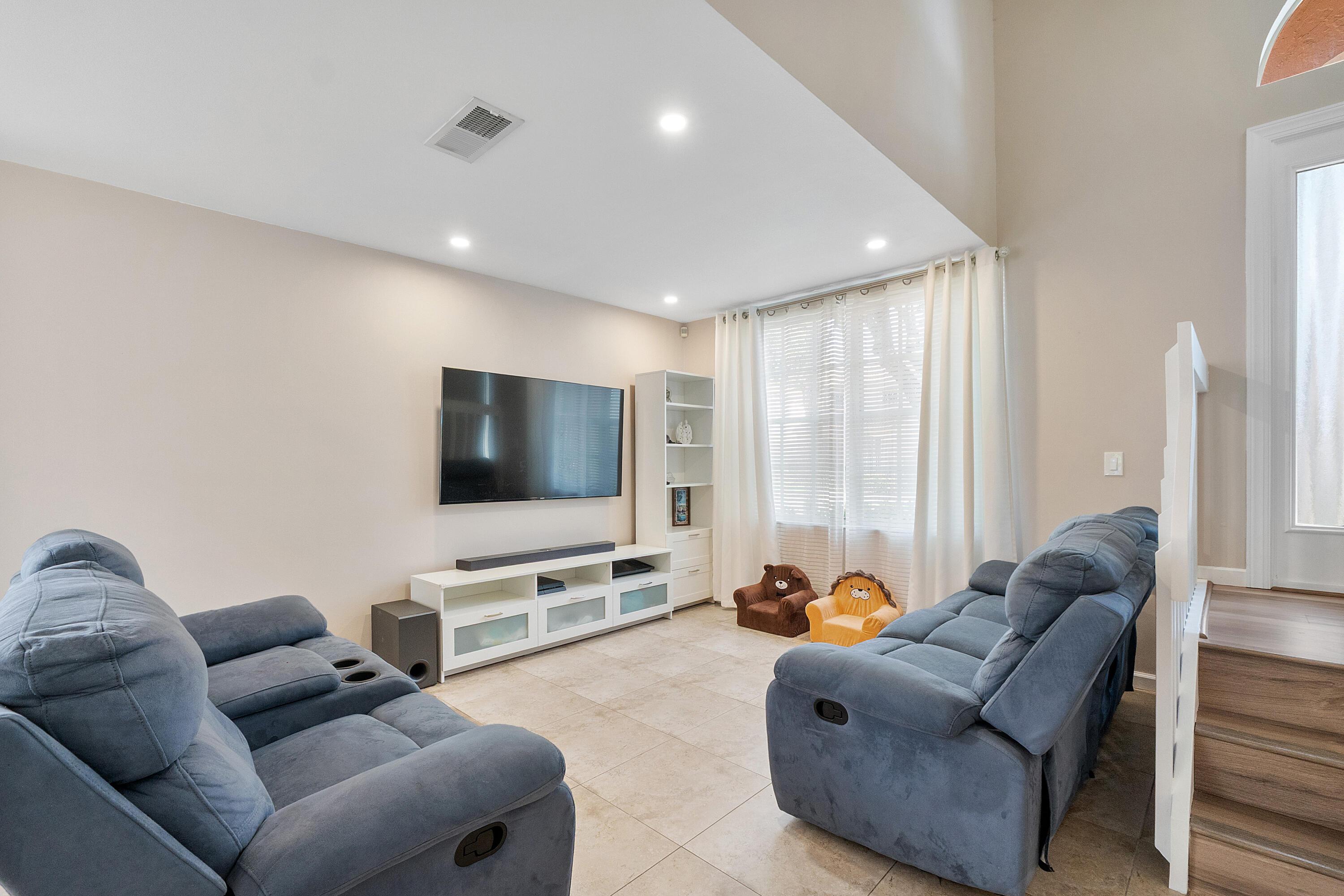 10961 NW 12th Drive, Plantation, FL 33322, Plantation - Photo 4