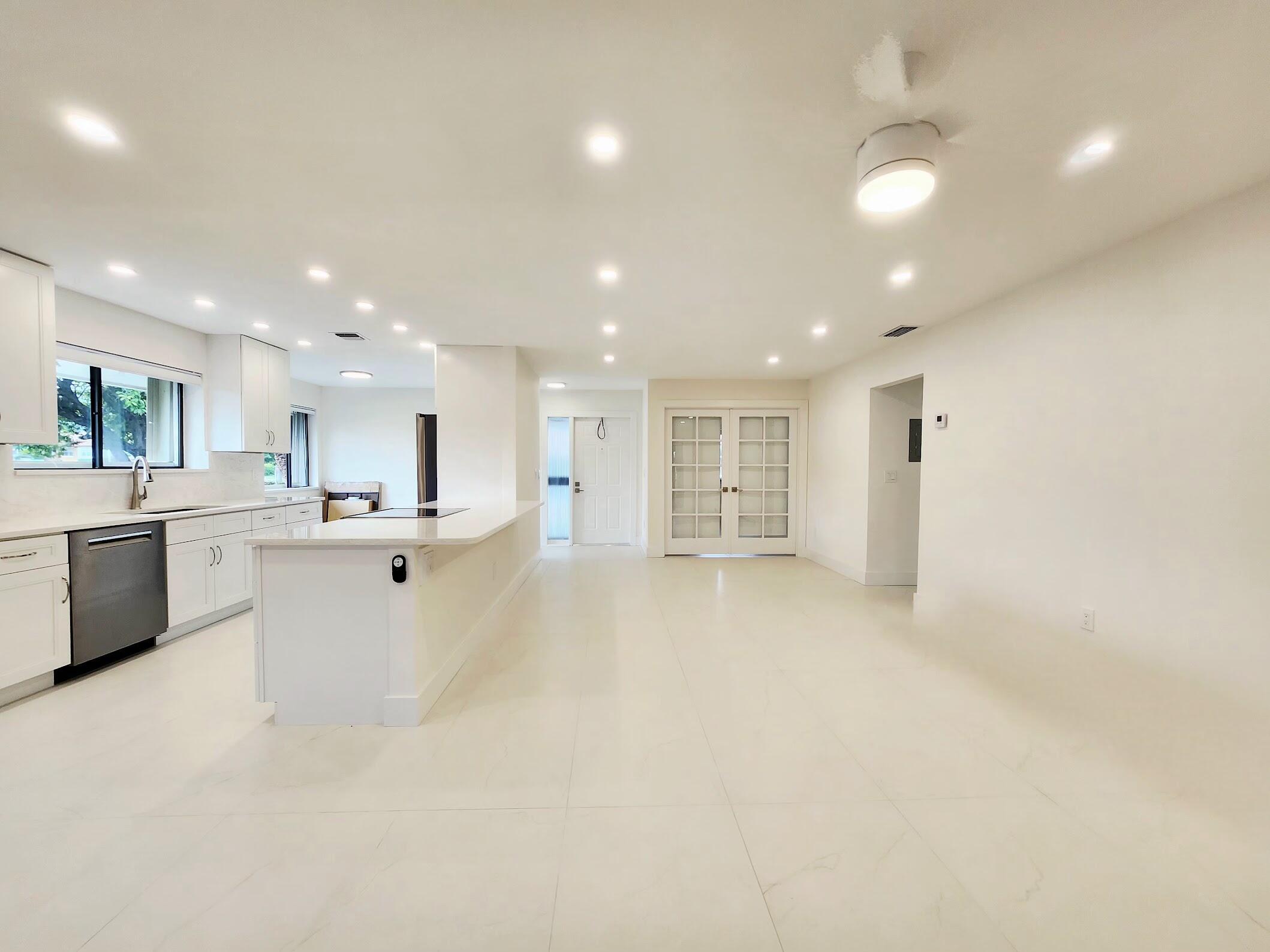 30 PELICAN POINTE Drive 201, Delray Beach, FL 33483, Delray Beach - Photo 5