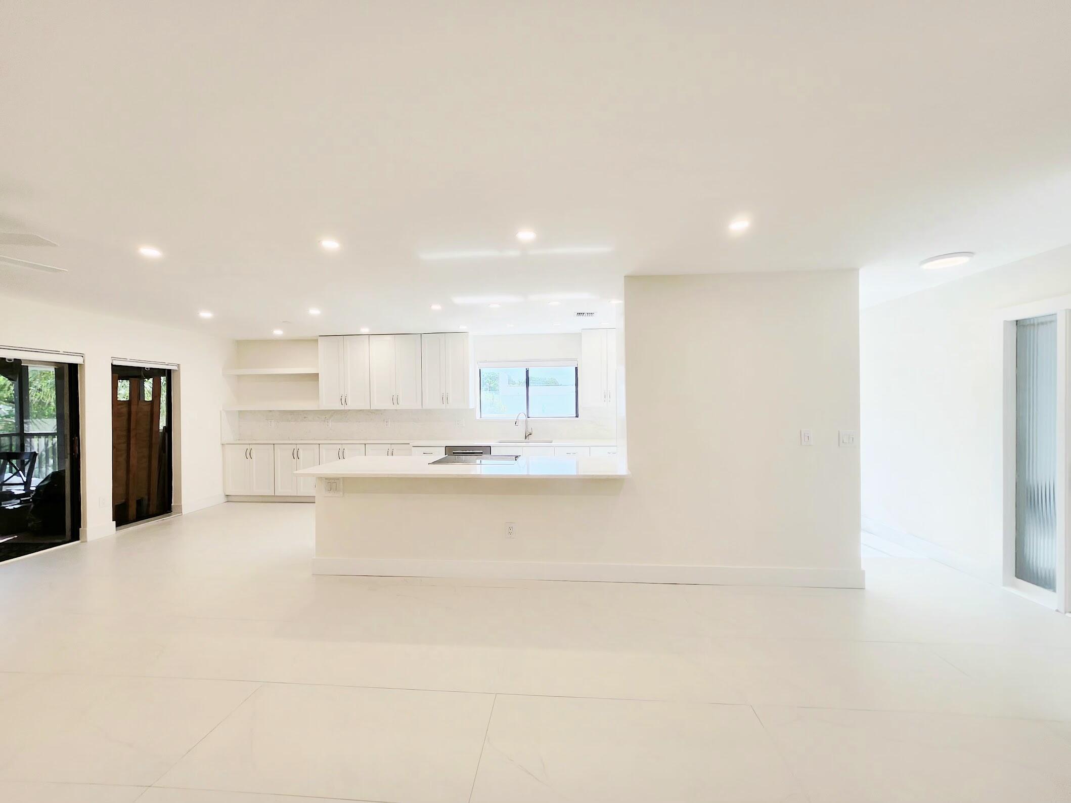 30 PELICAN POINTE Drive 201, Delray Beach, FL 33483, Delray Beach - Photo 4
