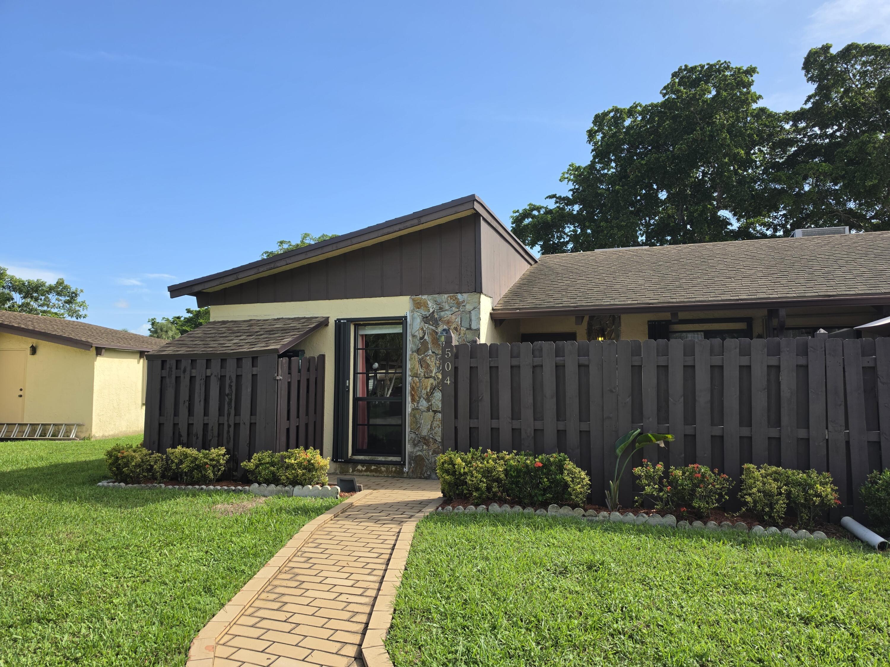 504 Briarwood Circle 1-54, Hollywood, FL 33024, Hollywood - Photo 2