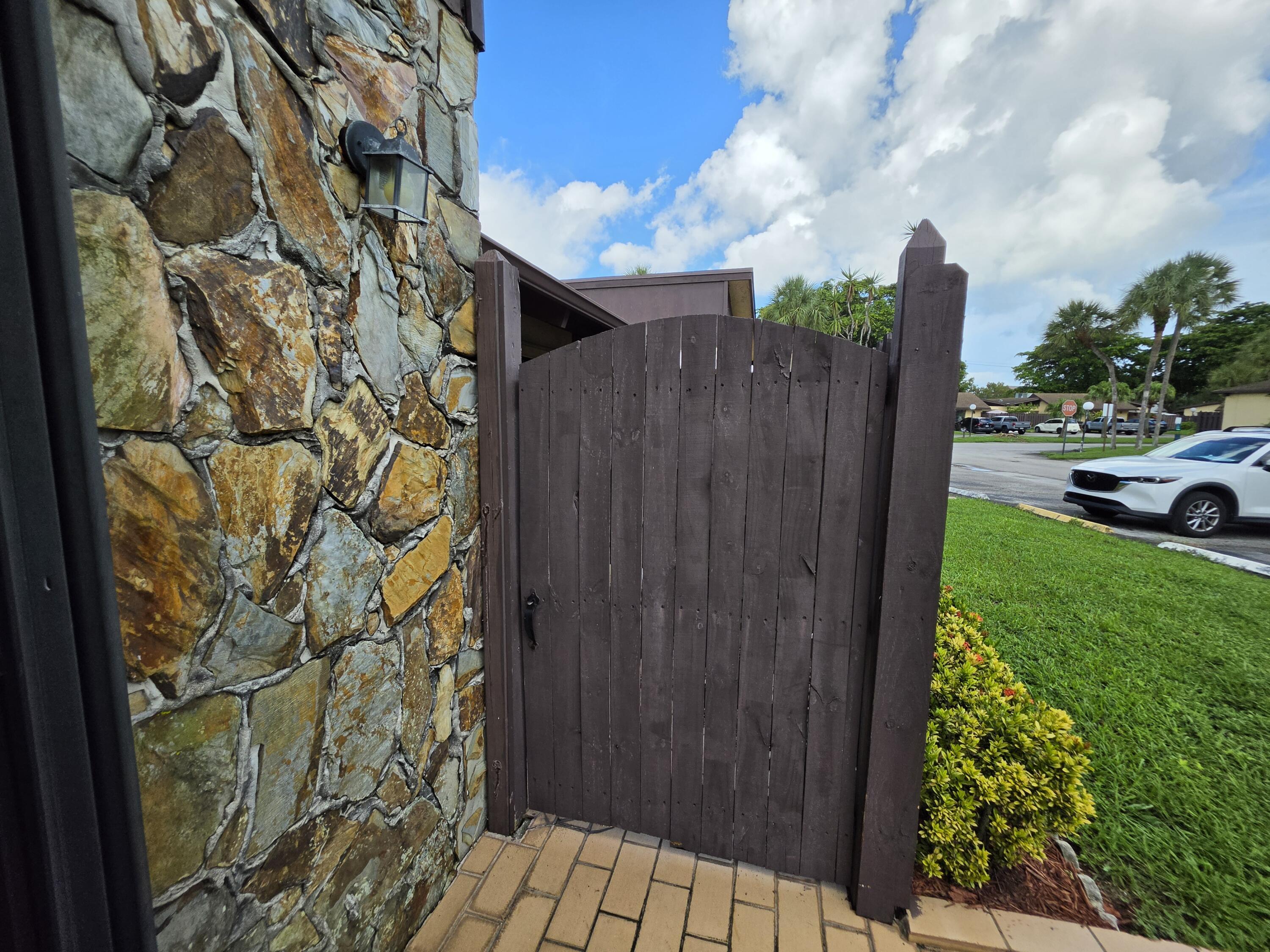 504 Briarwood Circle 1-54, Hollywood, FL 33024, Hollywood - Photo 5