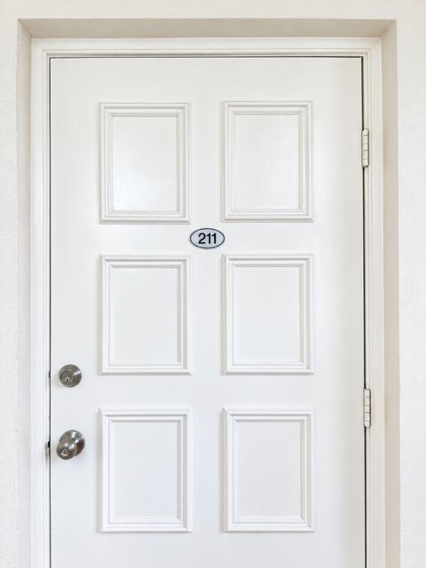 3800 Oaks Clubhouse Drive Unit 211, Pompano Beach, FL 33069, Pompano Beach - Photo 3
