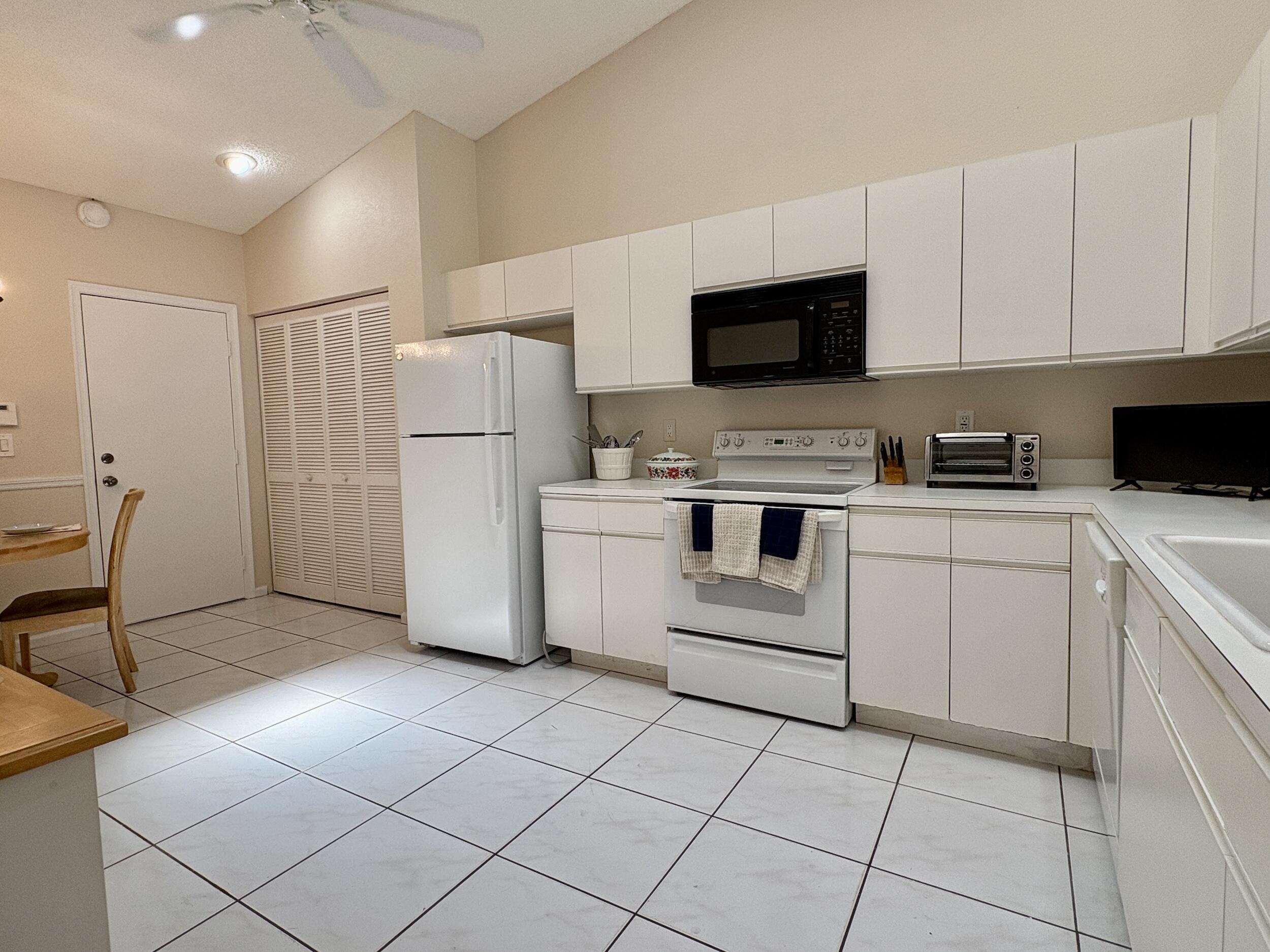 7702 MAJESTIC PALM Drive, Boynton Beach, FL 33437, Boynton Beach - Photo 4