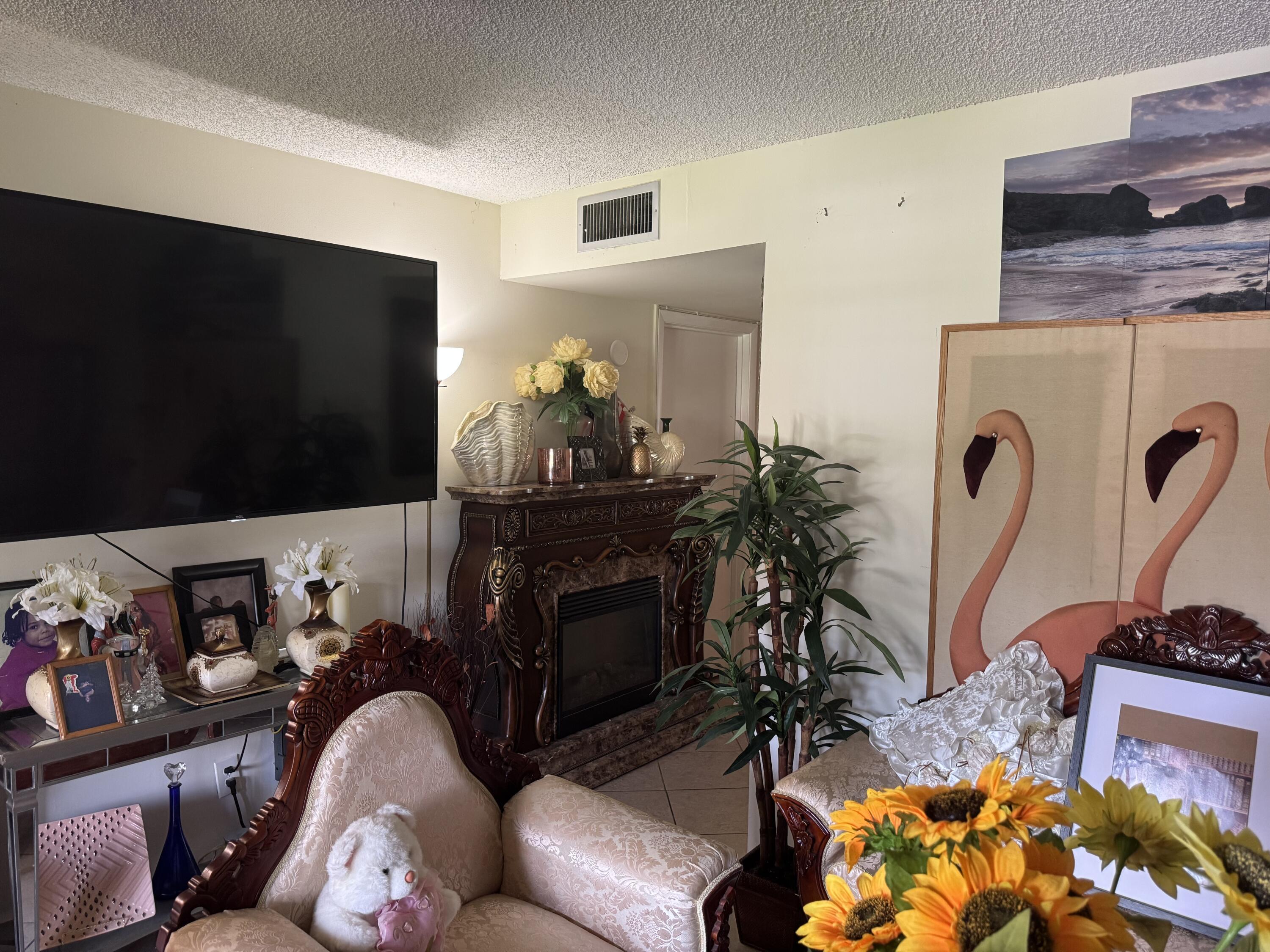 58 WOODLAND Drive 102, Vero Beach, FL 32962, Vero Beach - Photo 3