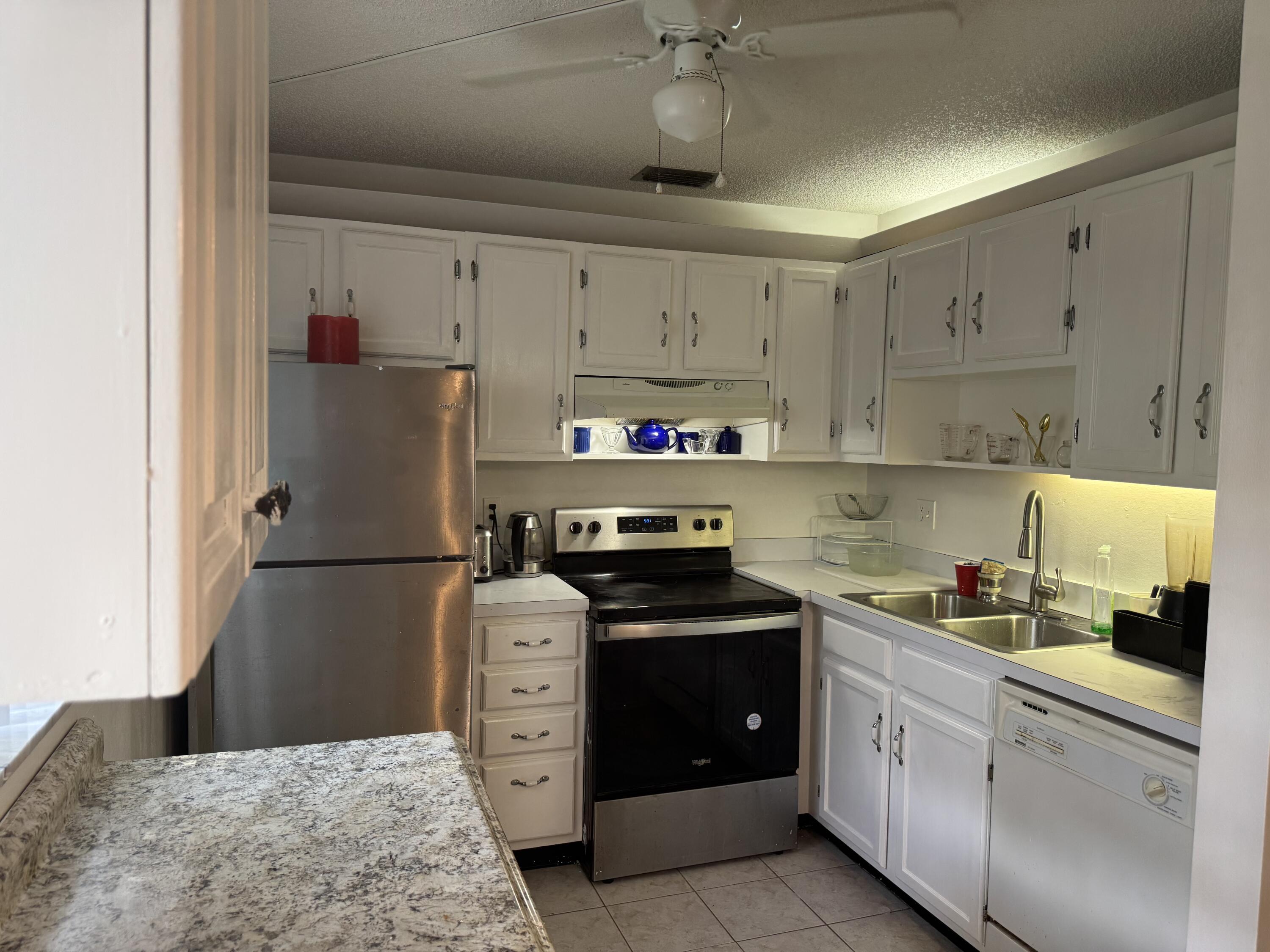 58 WOODLAND Drive 102, Vero Beach, FL 32962, Vero Beach - Photo 4