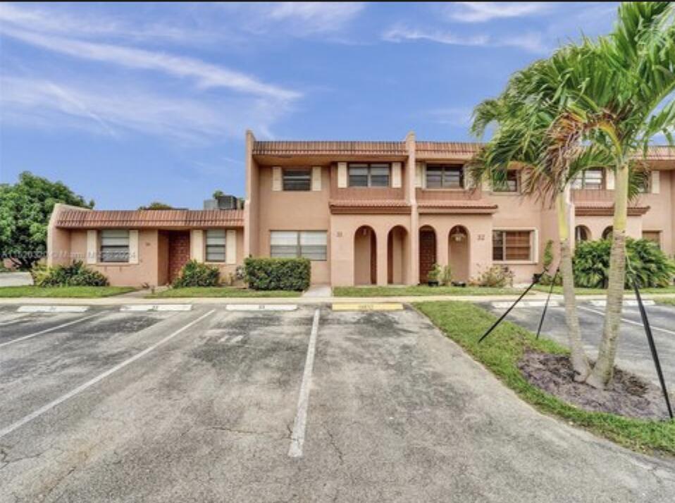 31 SEVILLE Circle 2-49, Davie, FL 33324, Davie