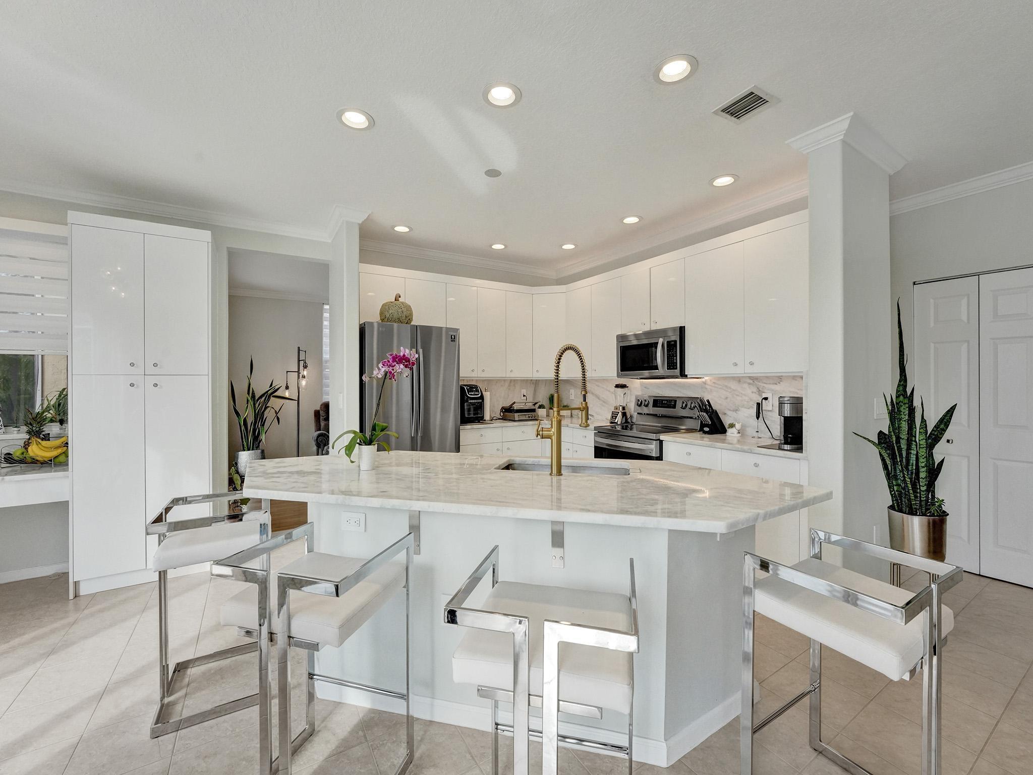 2111 RESTON Circle, Royal Palm Beach, FL 33411, Royal Palm Beach - Photo 4