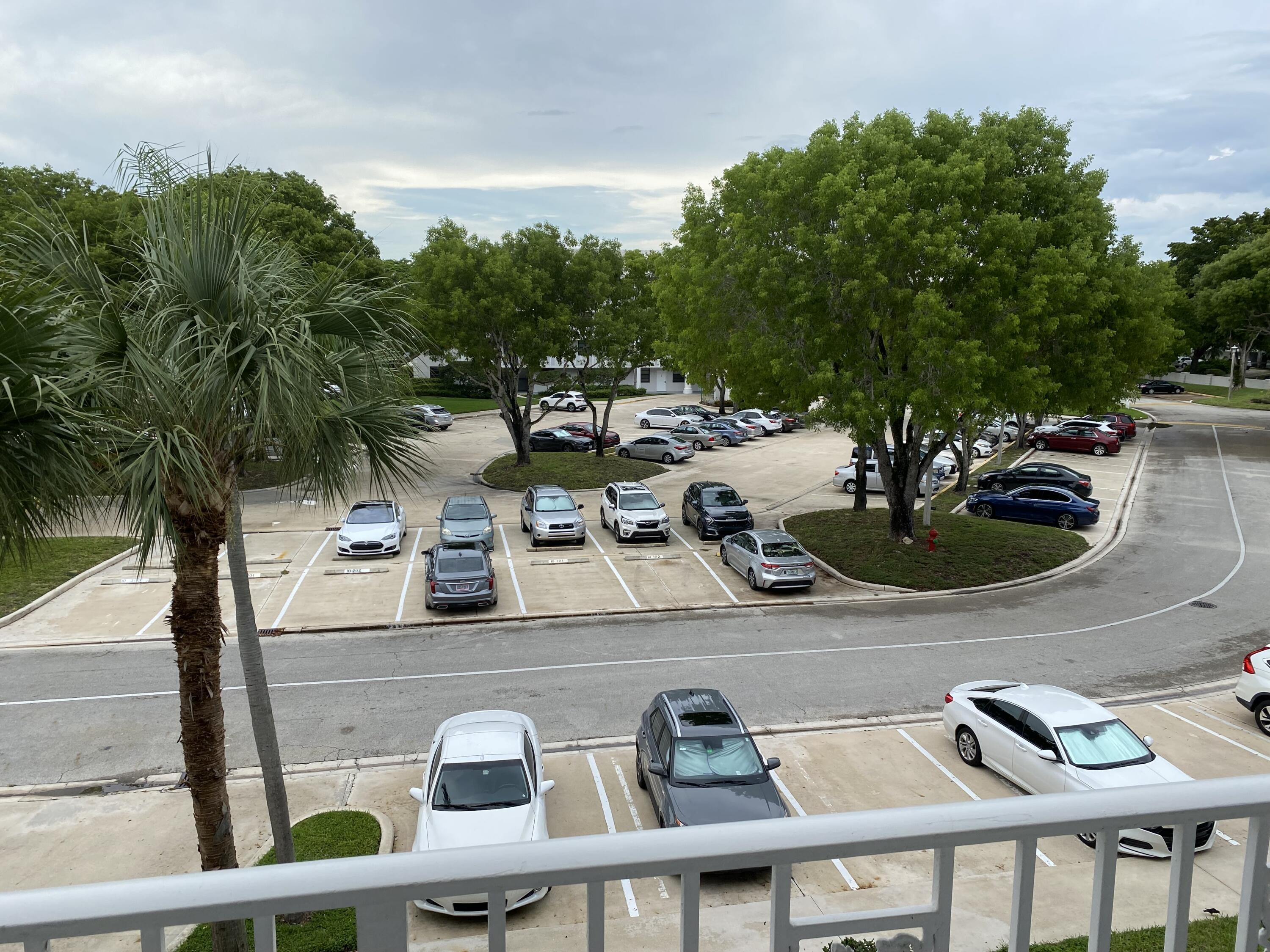 3500 WHITEHALL Drive 302, West Palm Beach, FL 33401, West Palm Beach - Photo 4