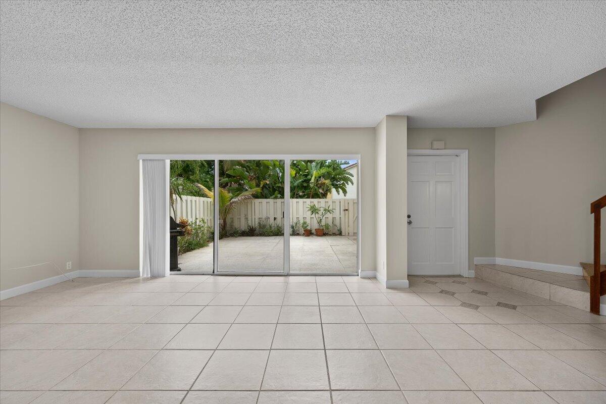251 SEABREEZE Circle, Jupiter, FL 33477, Jupiter - Photo 4