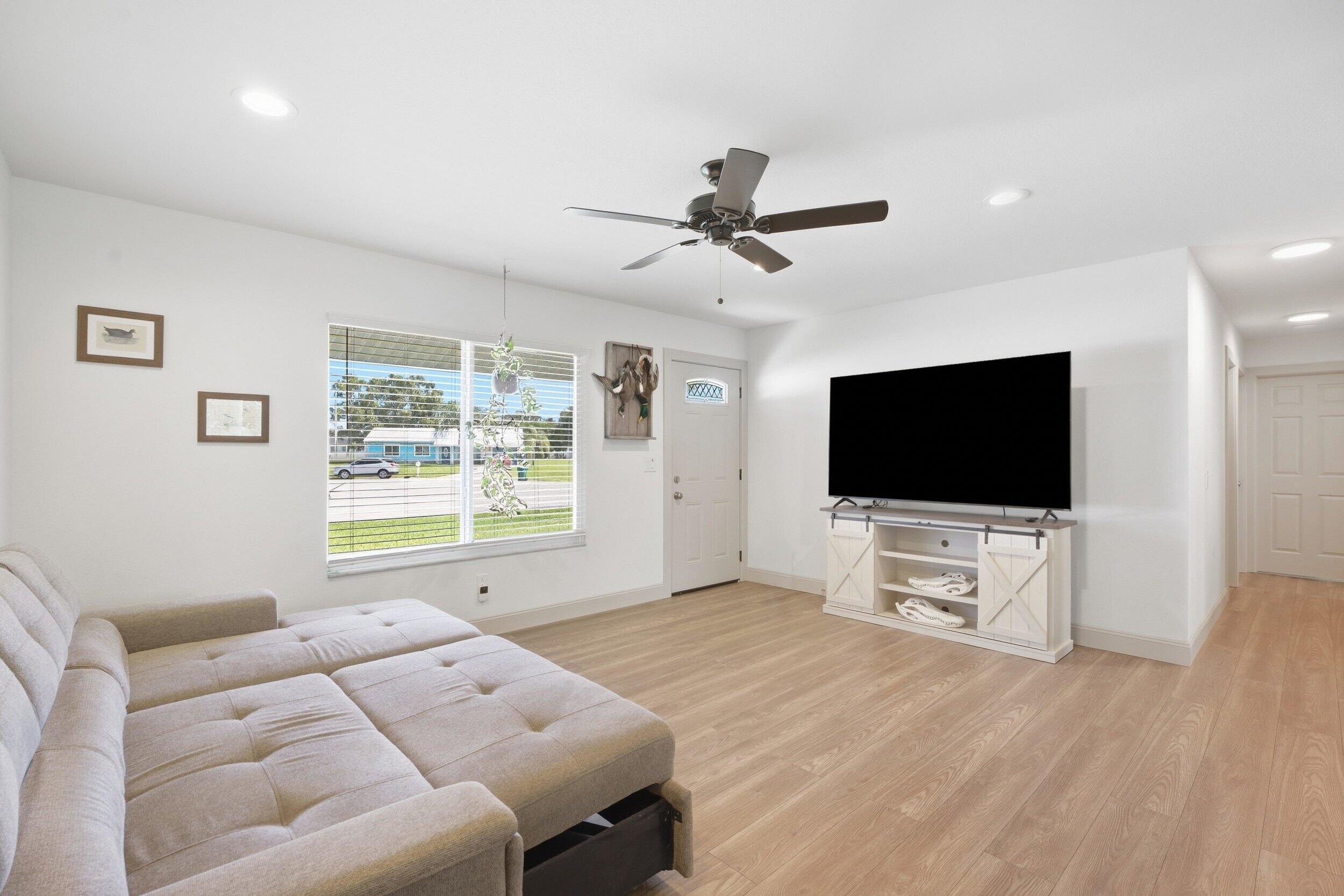 674 SW Old Briar Avenue, Port St. Lucie, FL 34953, Port St. Lucie - Photo 4