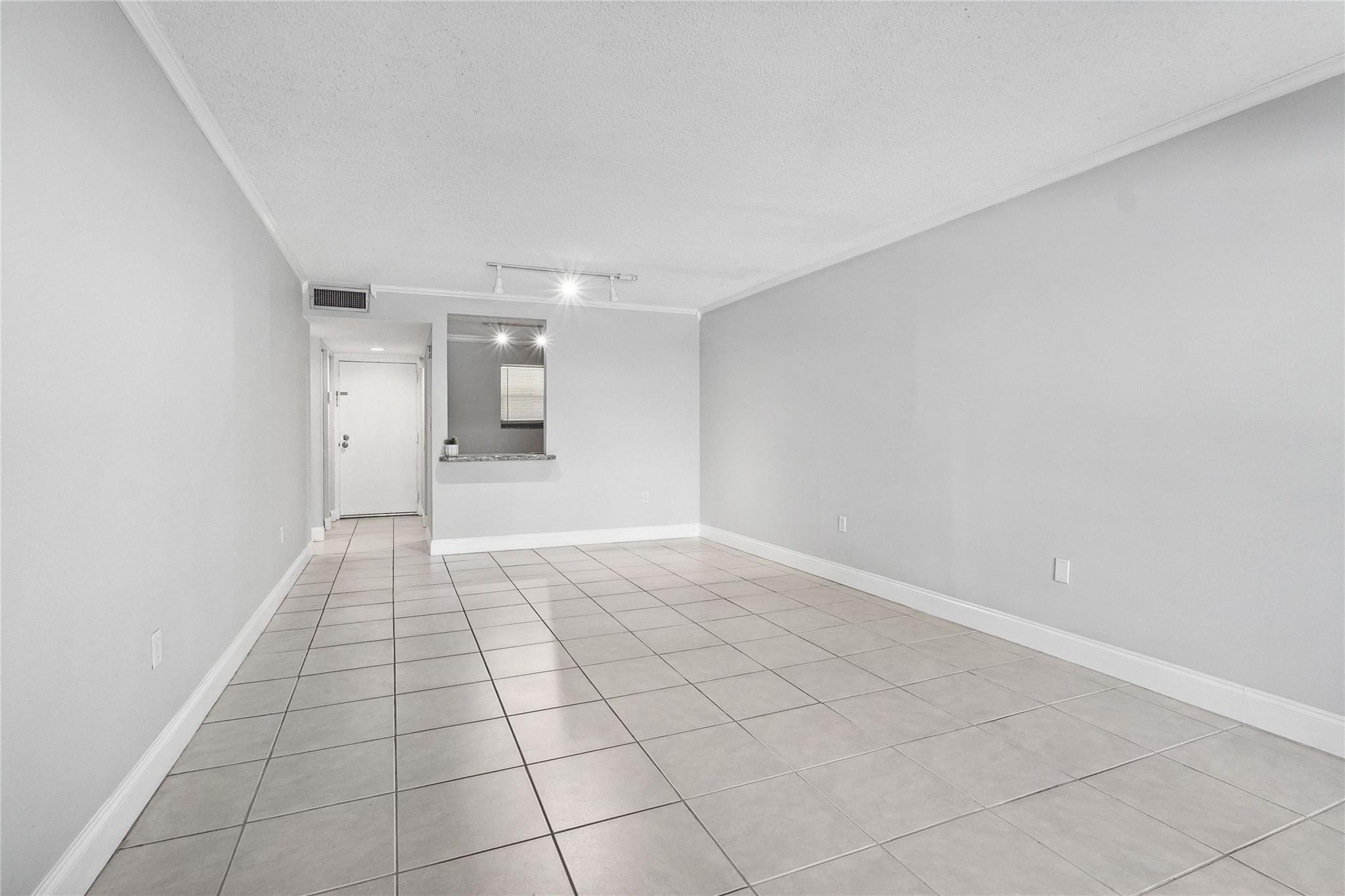 485 N Pine Island Road 105A, Plantation, FL 33324, Plantation - Photo 4