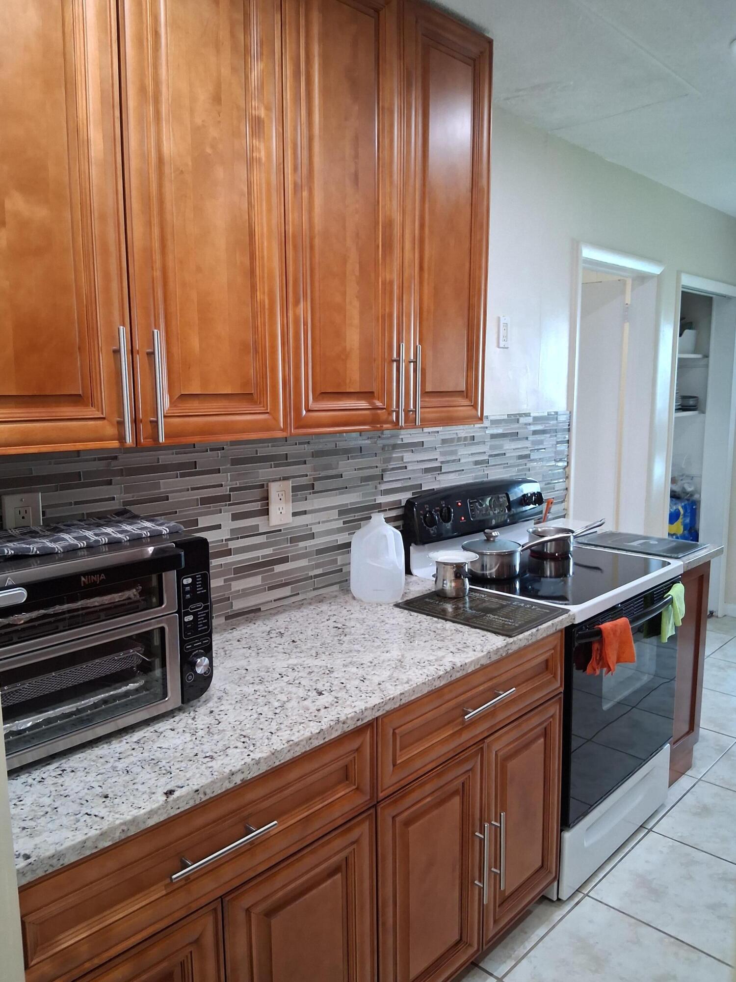 4250 NW 49TH Terrace, Lauderdale Lakes, FL 33319, Lauderdale Lakes - Photo 5