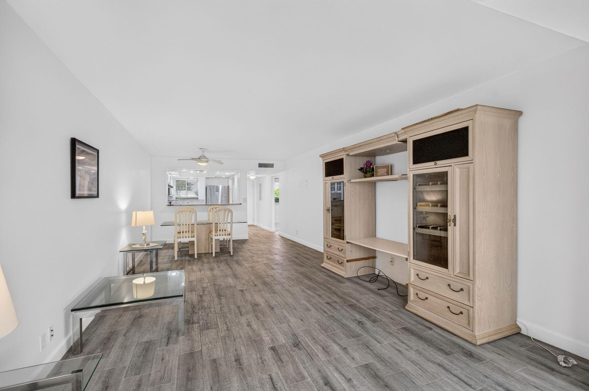 3186 VIA POINCIANA 115, Lake Worth, FL 33467, Lake Worth - Photo 4