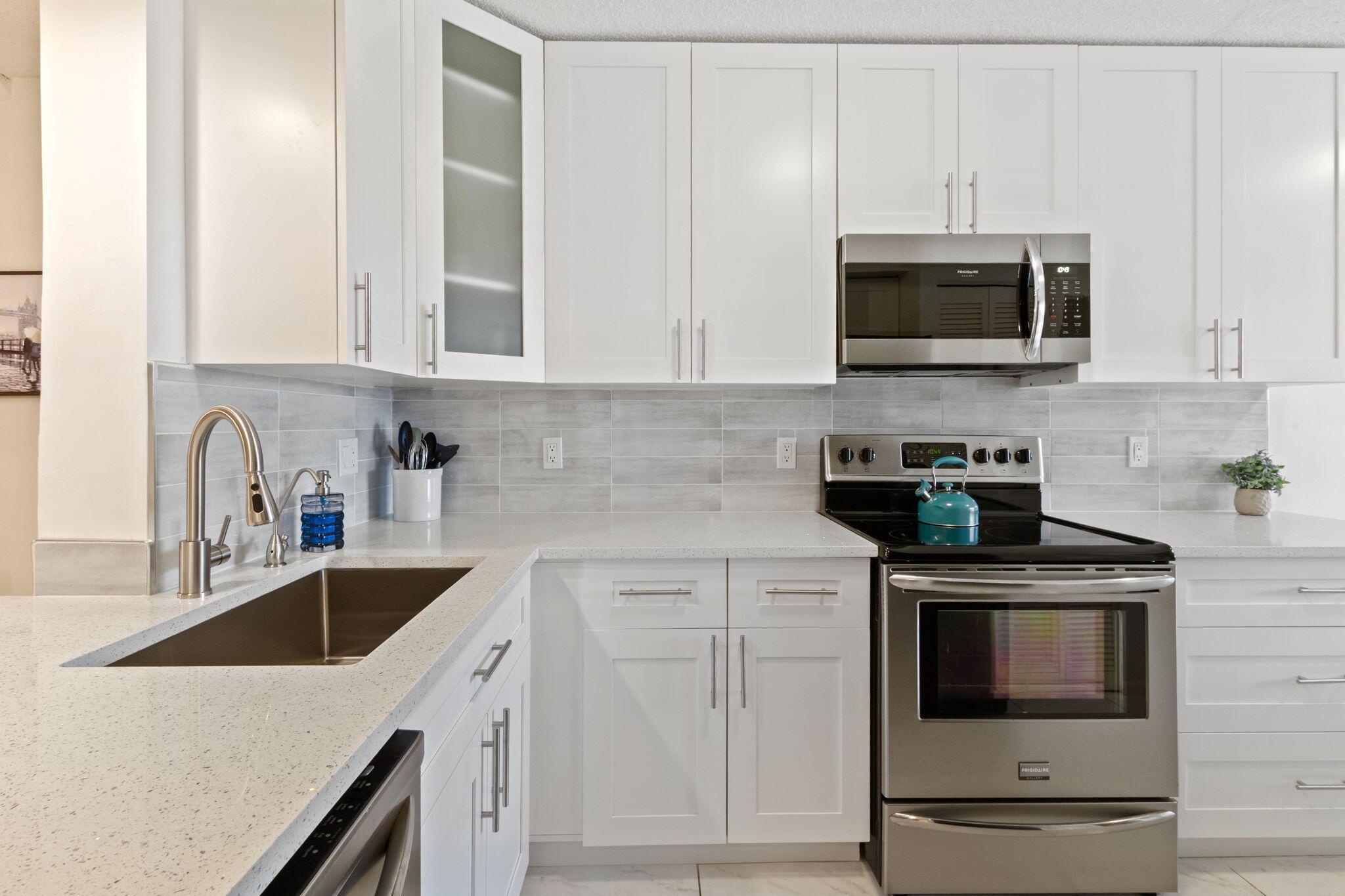5380 CEDAR LAKE Drive 304, Boynton Beach, FL 33437, Boynton Beach