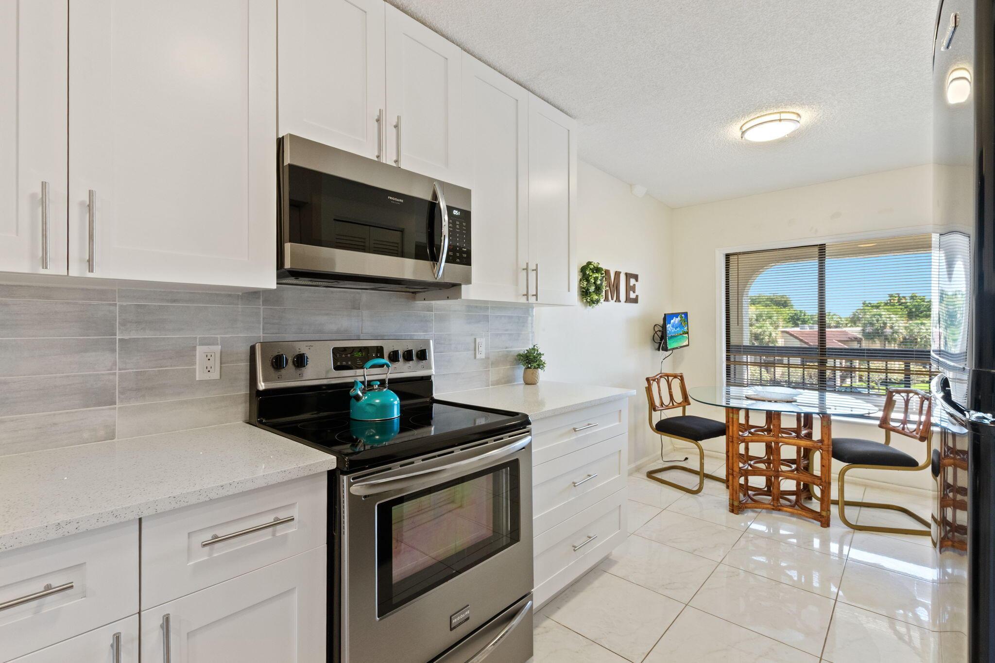 5380 CEDAR LAKE Drive 304, Boynton Beach, FL 33437, Boynton Beach - Photo 3