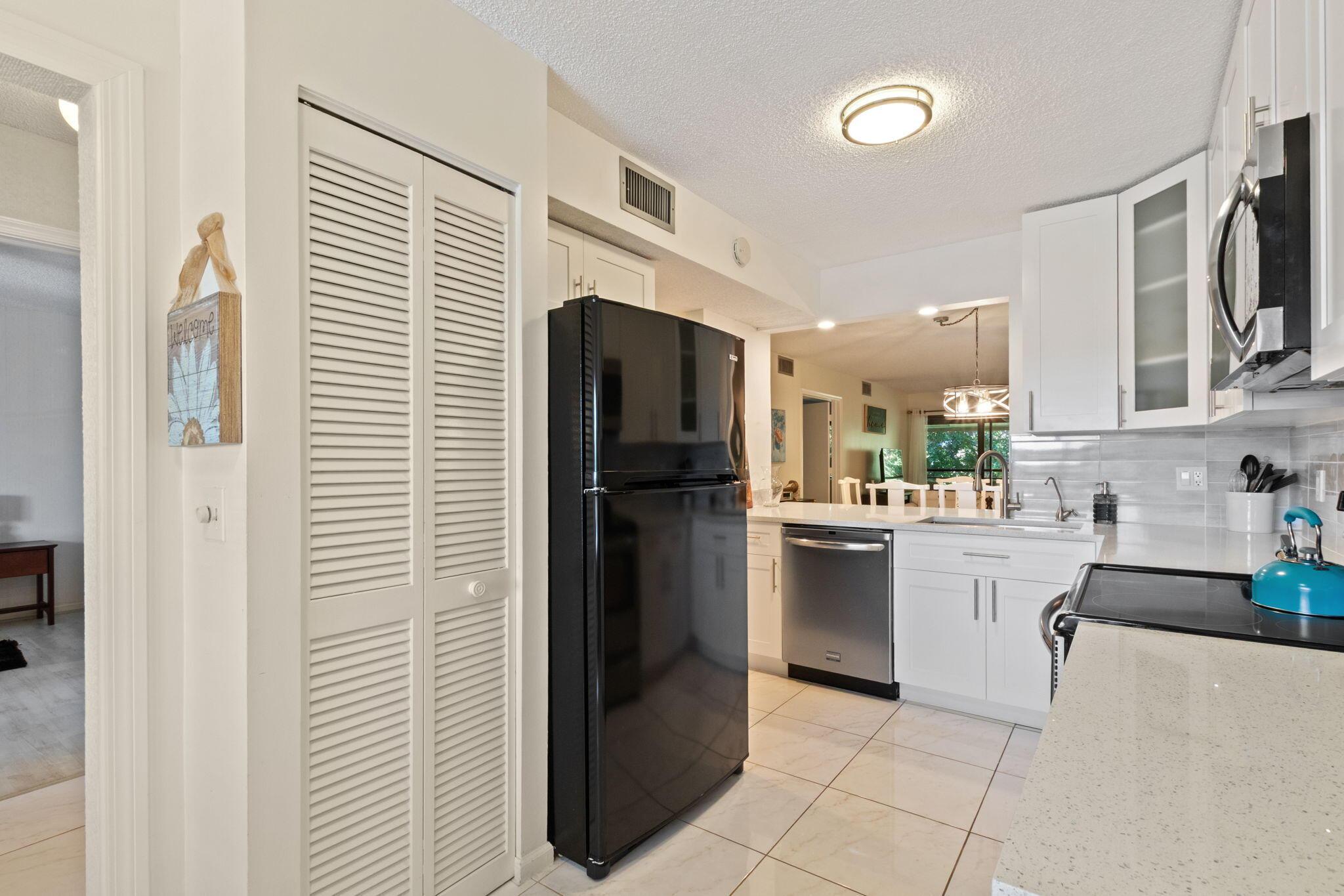 5380 CEDAR LAKE Drive 304, Boynton Beach, FL 33437, Boynton Beach - Photo 4