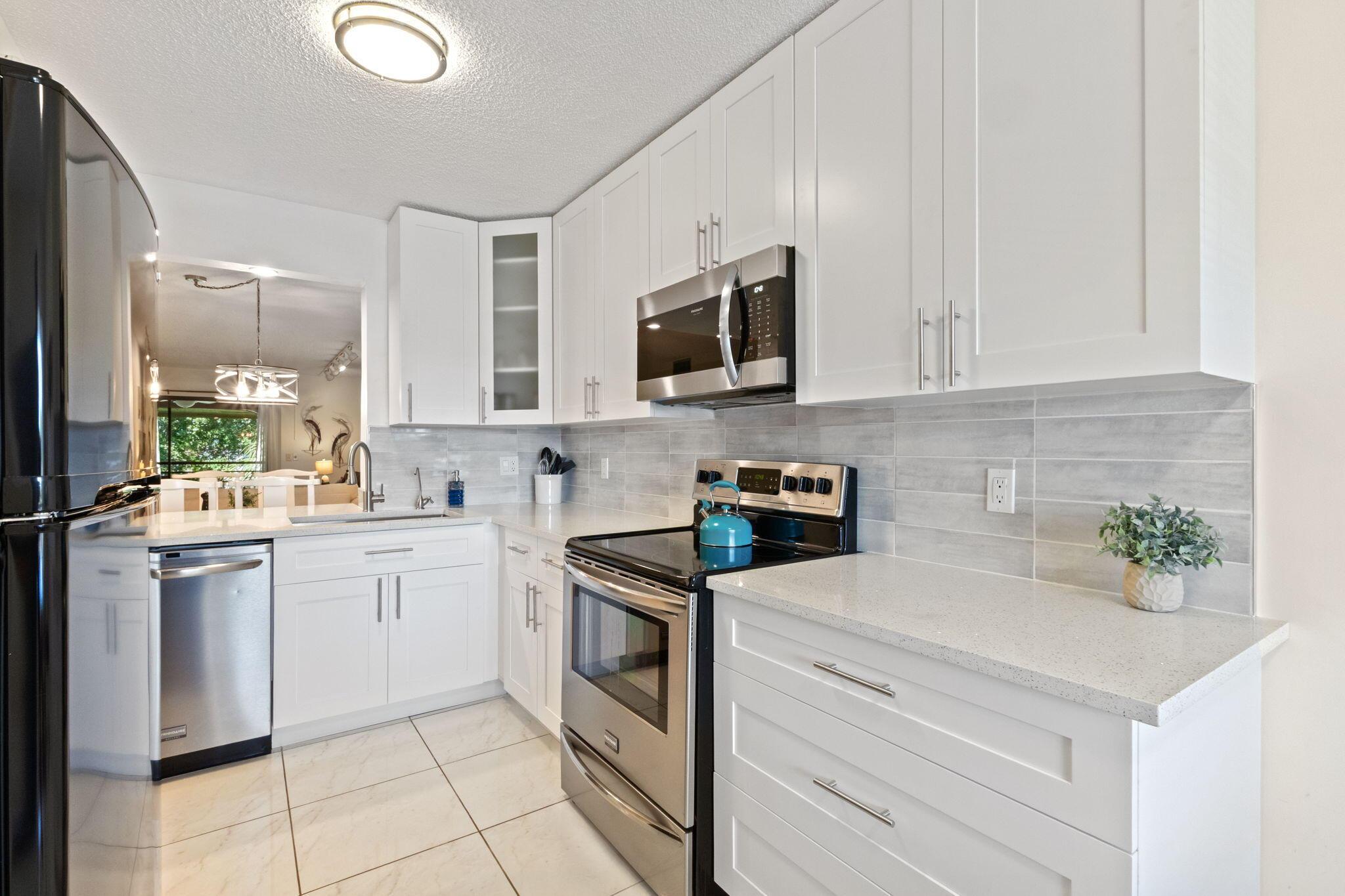 5380 CEDAR LAKE Drive 304, Boynton Beach, FL 33437, Boynton Beach - Photo 5