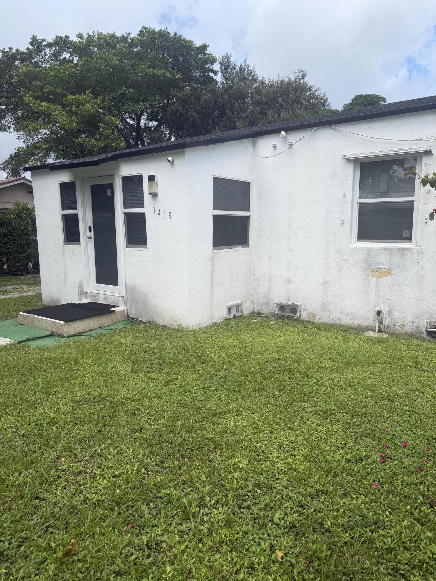 1419 NW 44TH Street 1, Miami, FL 33142, Miami - Photo 2