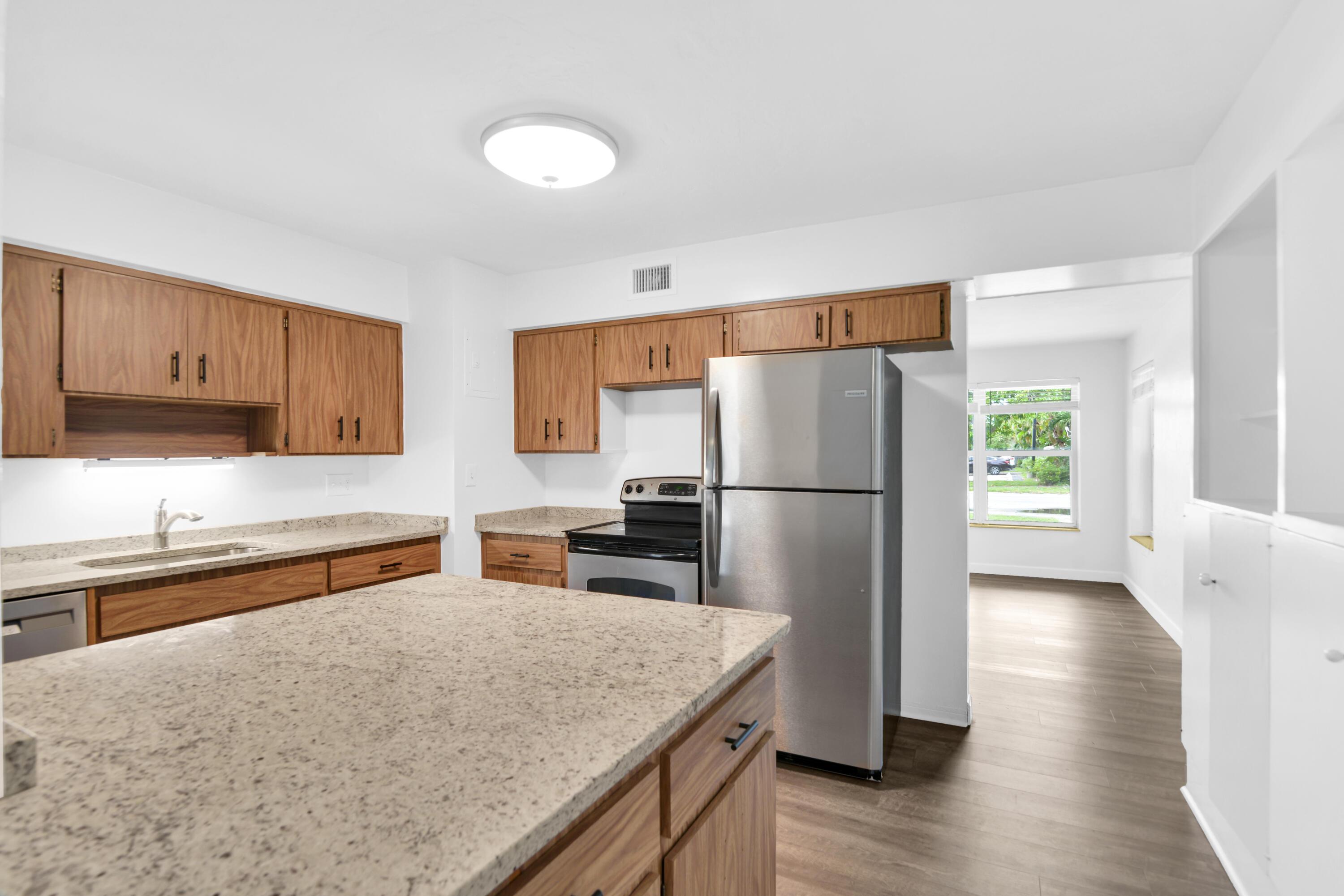 8 NE 15TH Avenue, Pompano Beach, FL 33060, Pompano Beach - Photo 3