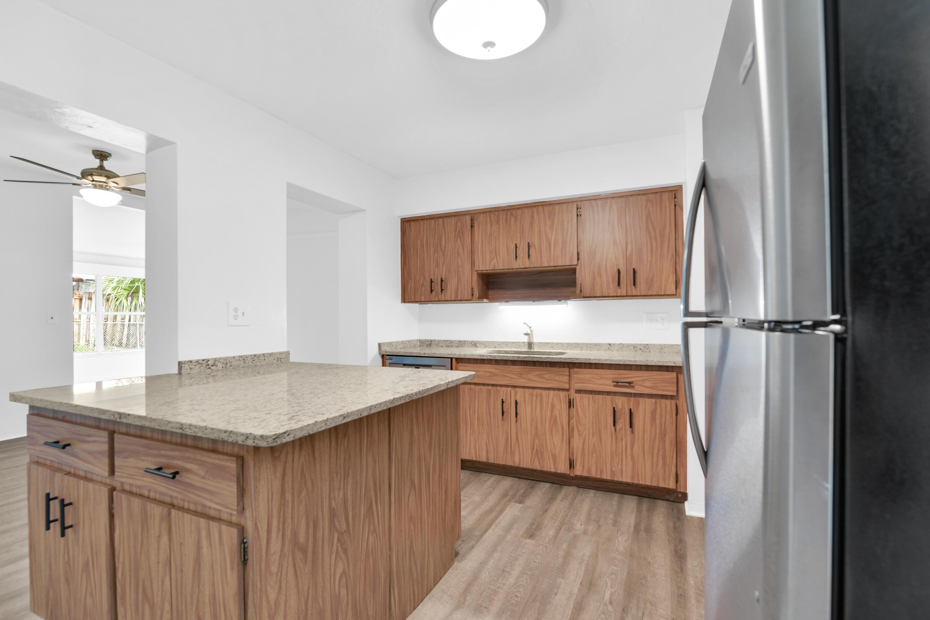 8 NE 15TH Avenue, Pompano Beach, FL 33060, Pompano Beach - Photo 5
