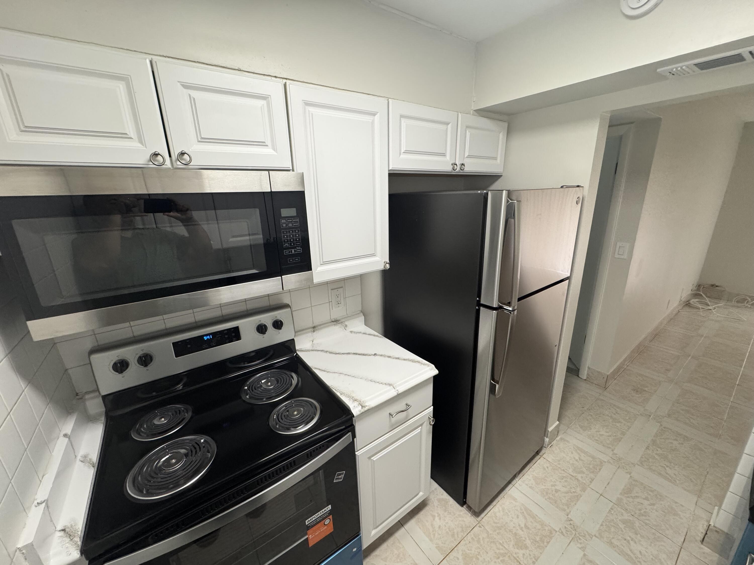 1758 Abbey Road 102, West Palm Beach, FL 33415, West Palm Beach - Photo 2