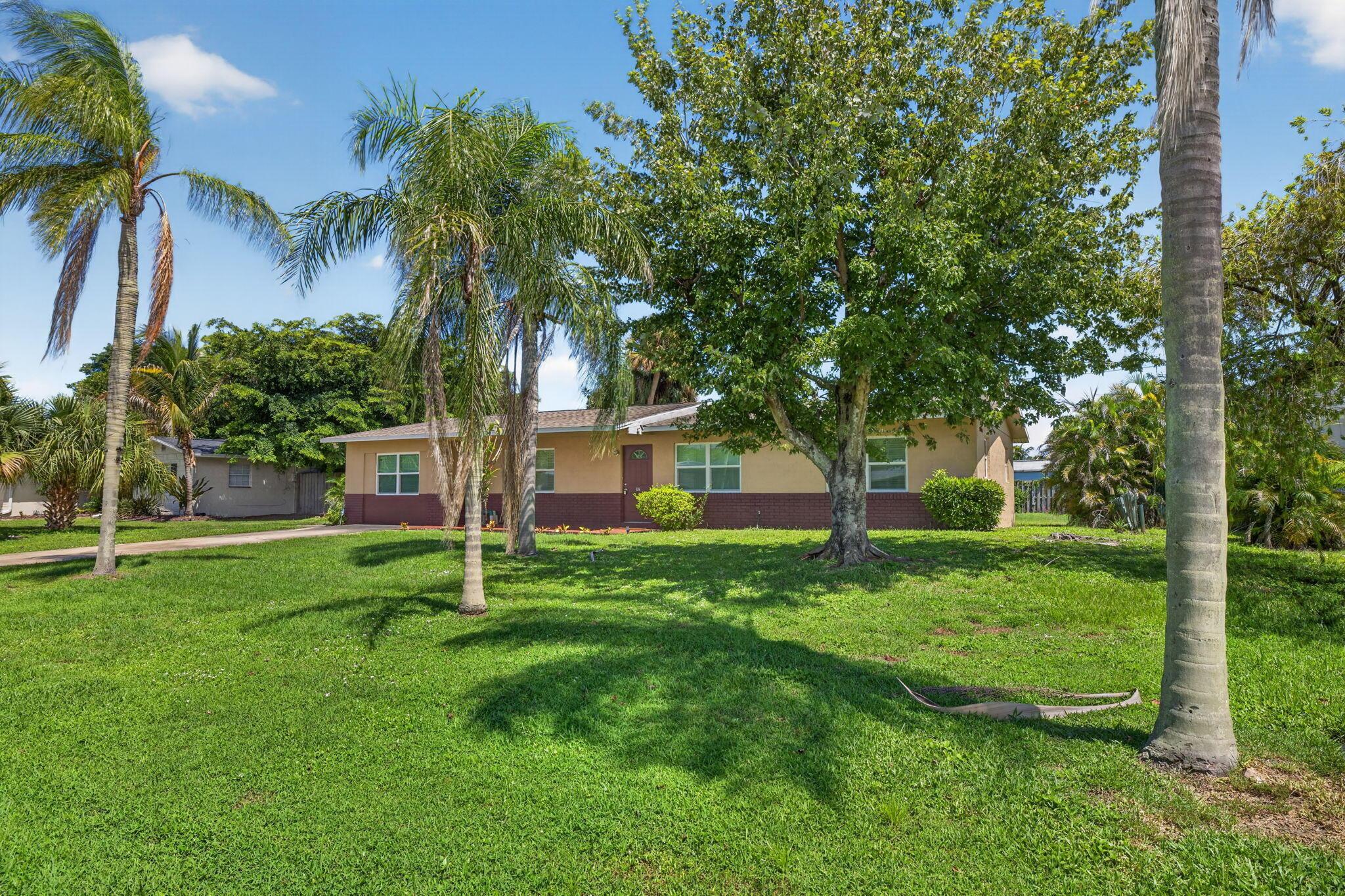 921 SE FLAMINGO Avenue, Stuart, FL 34996, Stuart - Photo 2