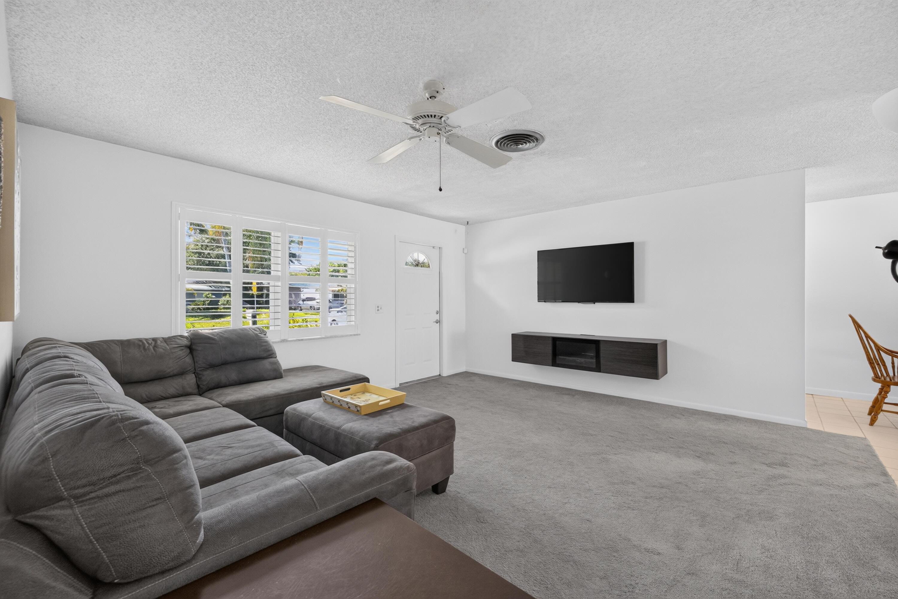 921 SE FLAMINGO Avenue, Stuart, FL 34996, Stuart - Photo 3