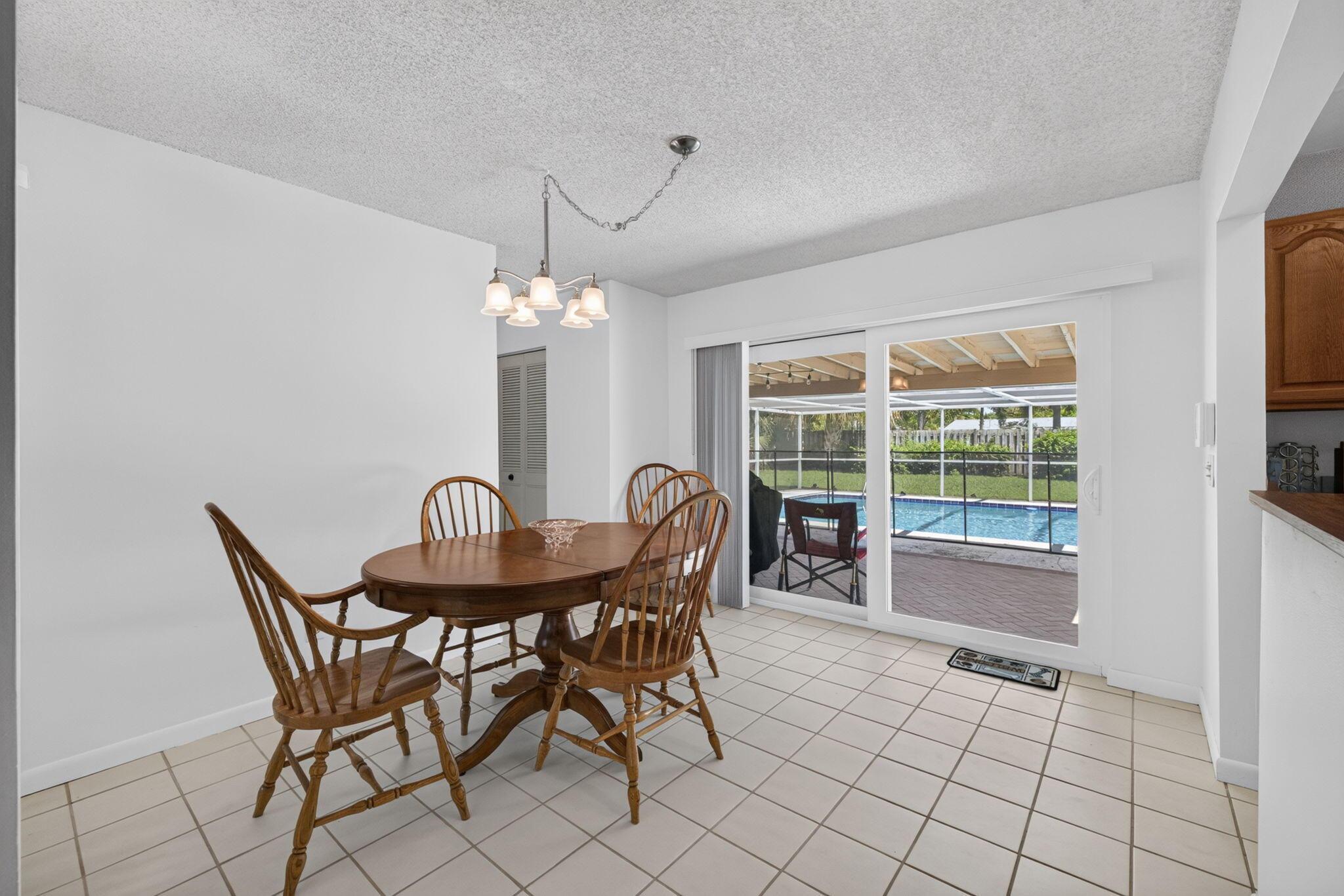 921 SE FLAMINGO Avenue, Stuart, FL 34996, Stuart - Photo 4