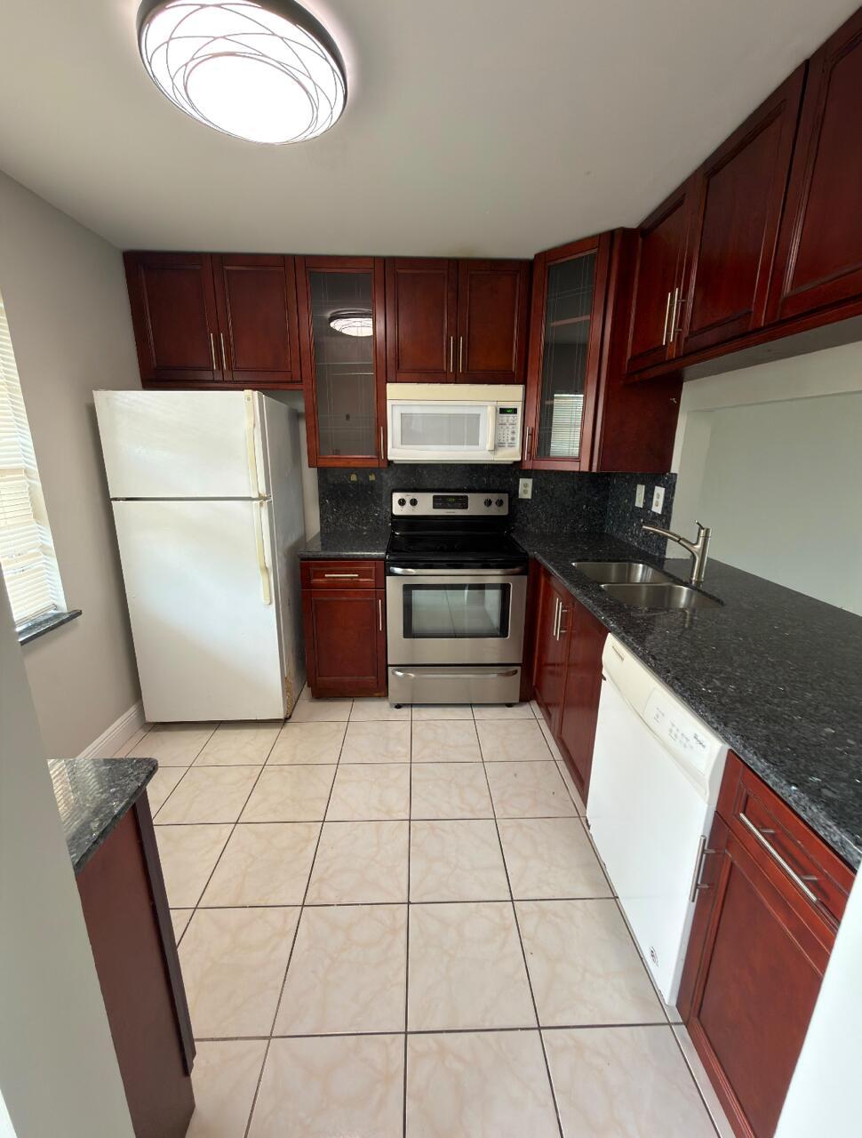 9272 SW 3rd Street 414, Boca Raton, FL 33428, Boca Raton - Photo 2