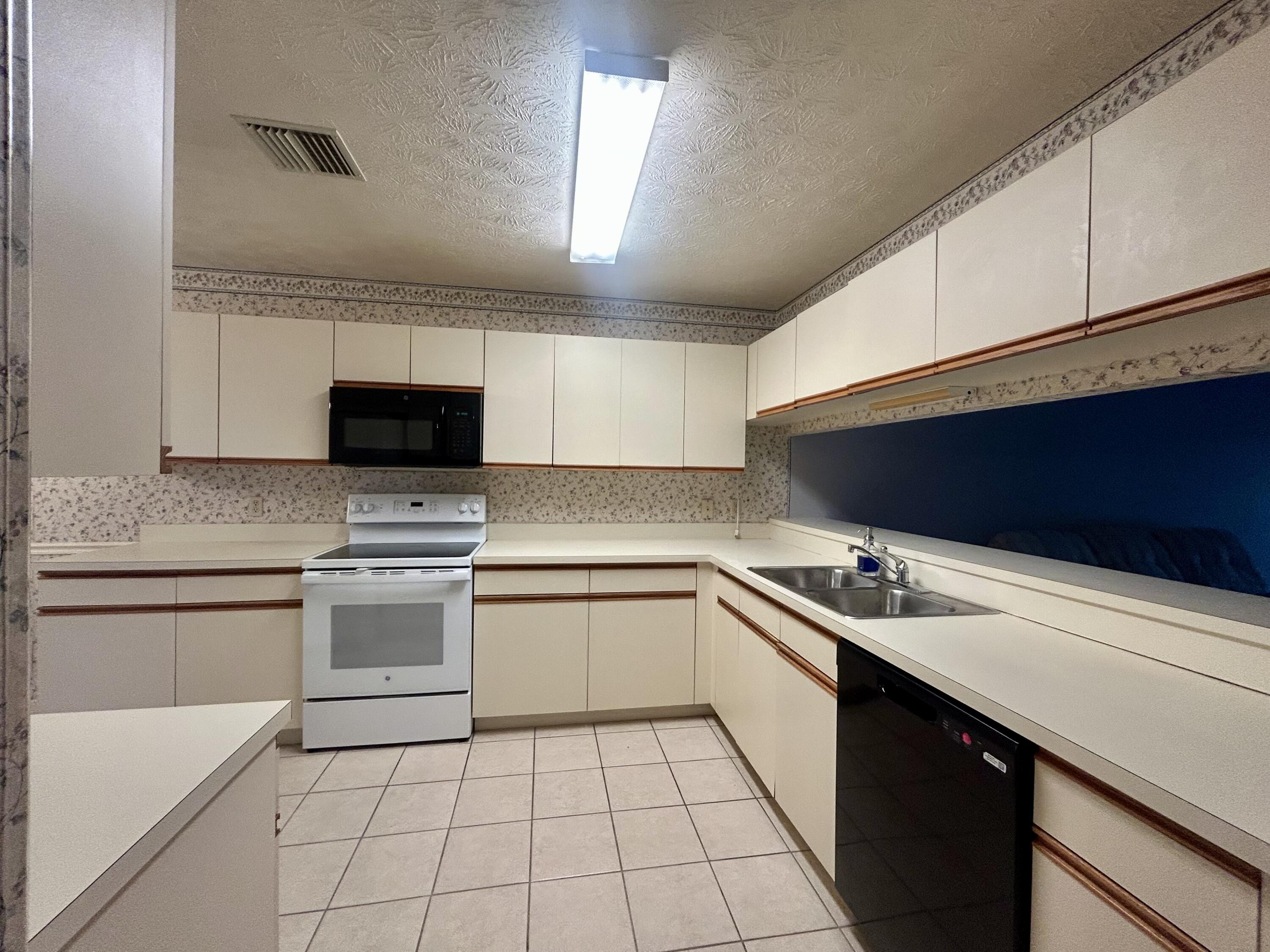 12849 SE BERWICK Court, Hobe Sound, FL 33455, Hobe Sound - Photo 4
