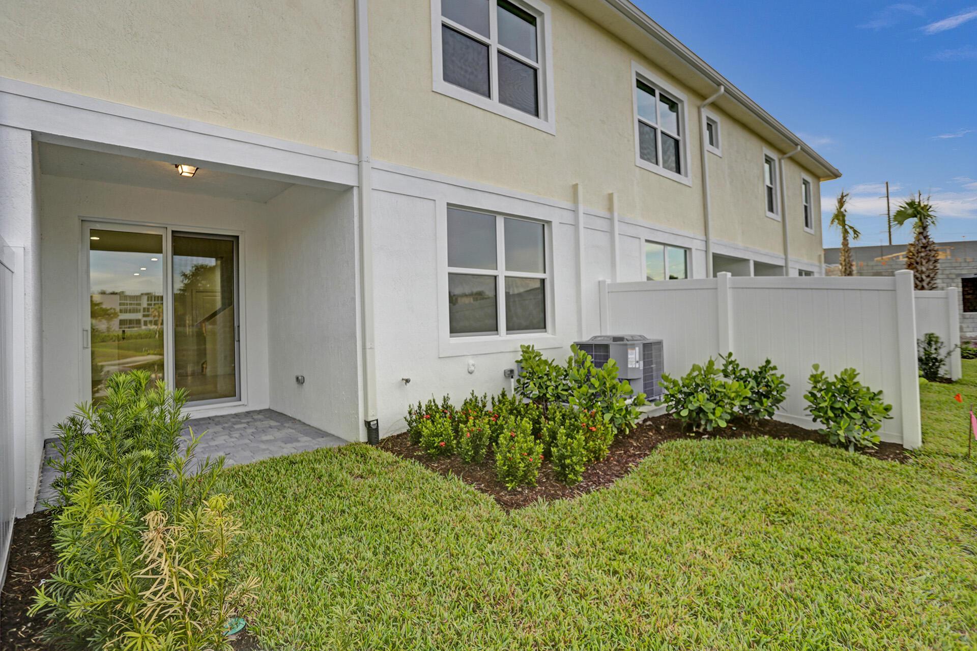 585 SANDERLING Circle, Deerfield Beach, FL 33442, Deerfield Beach - Photo 3
