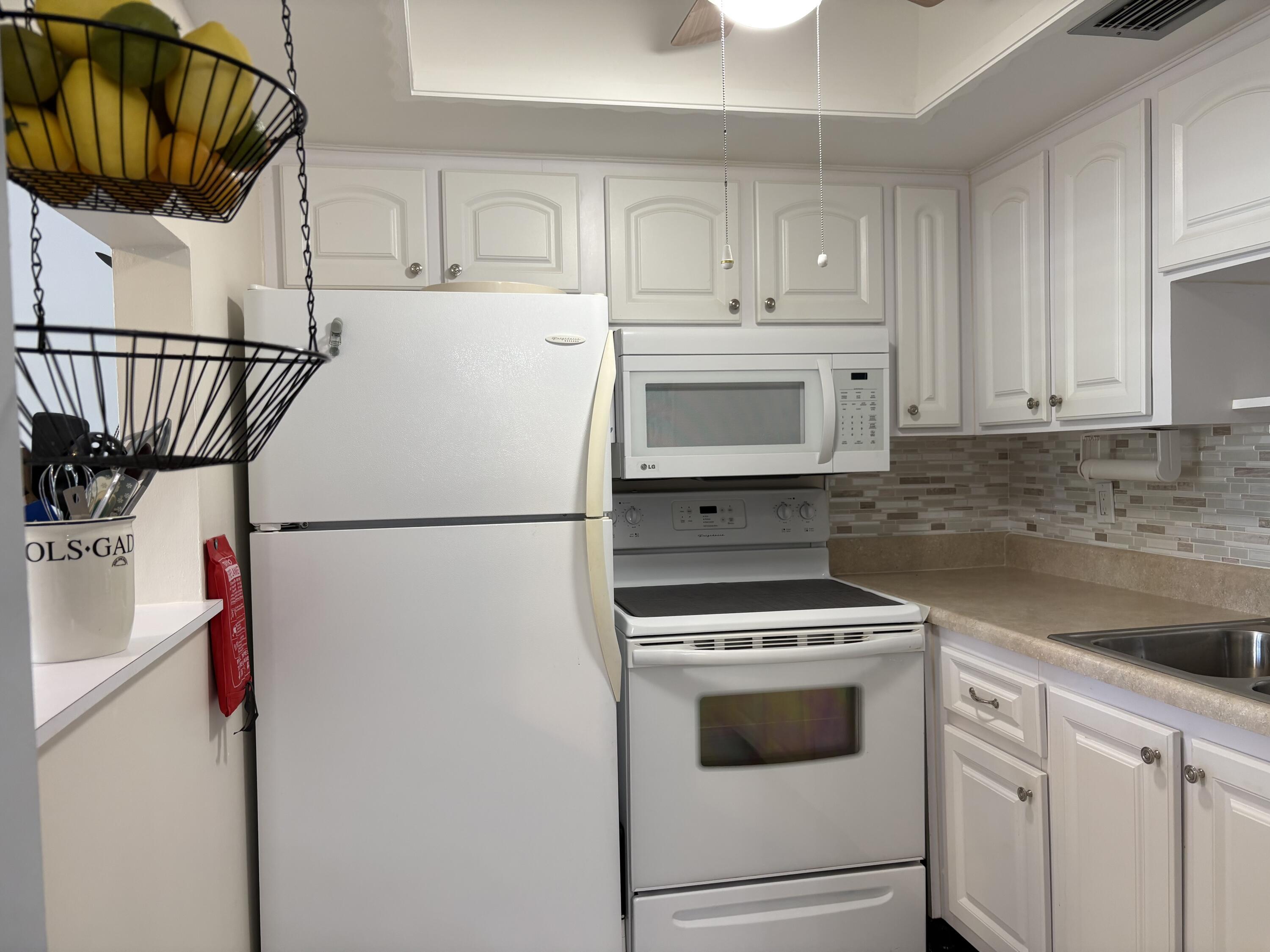 2929 SE OCEAN Boulevard 146-2, Stuart, FL 34996, Stuart - Photo 4