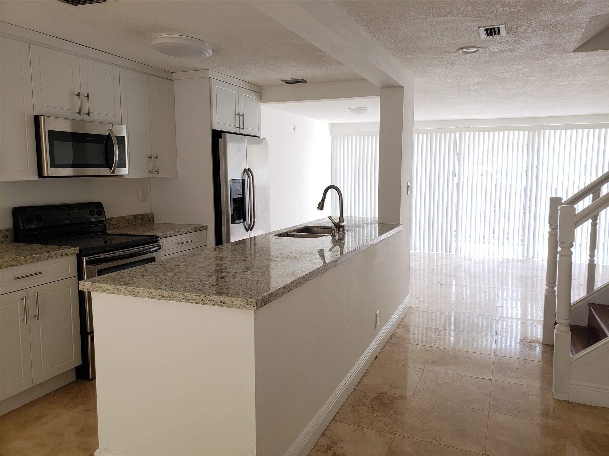 851 NW 81ST Terrace 8, Plantation, FL 33324, Plantation - Photo 4