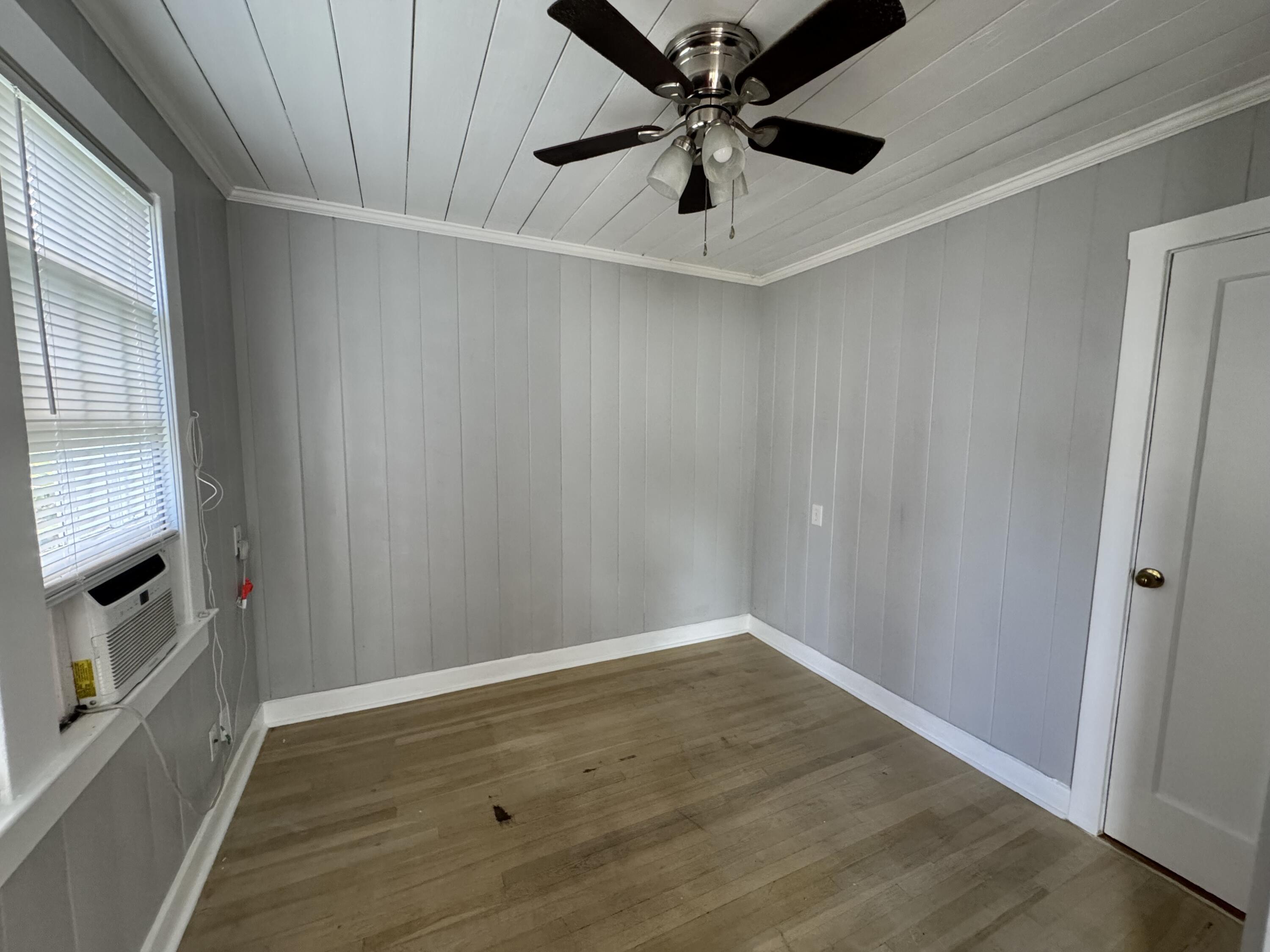 200 Park Avenue 3, Lake Park, FL 33403, Lake Park - Photo 2