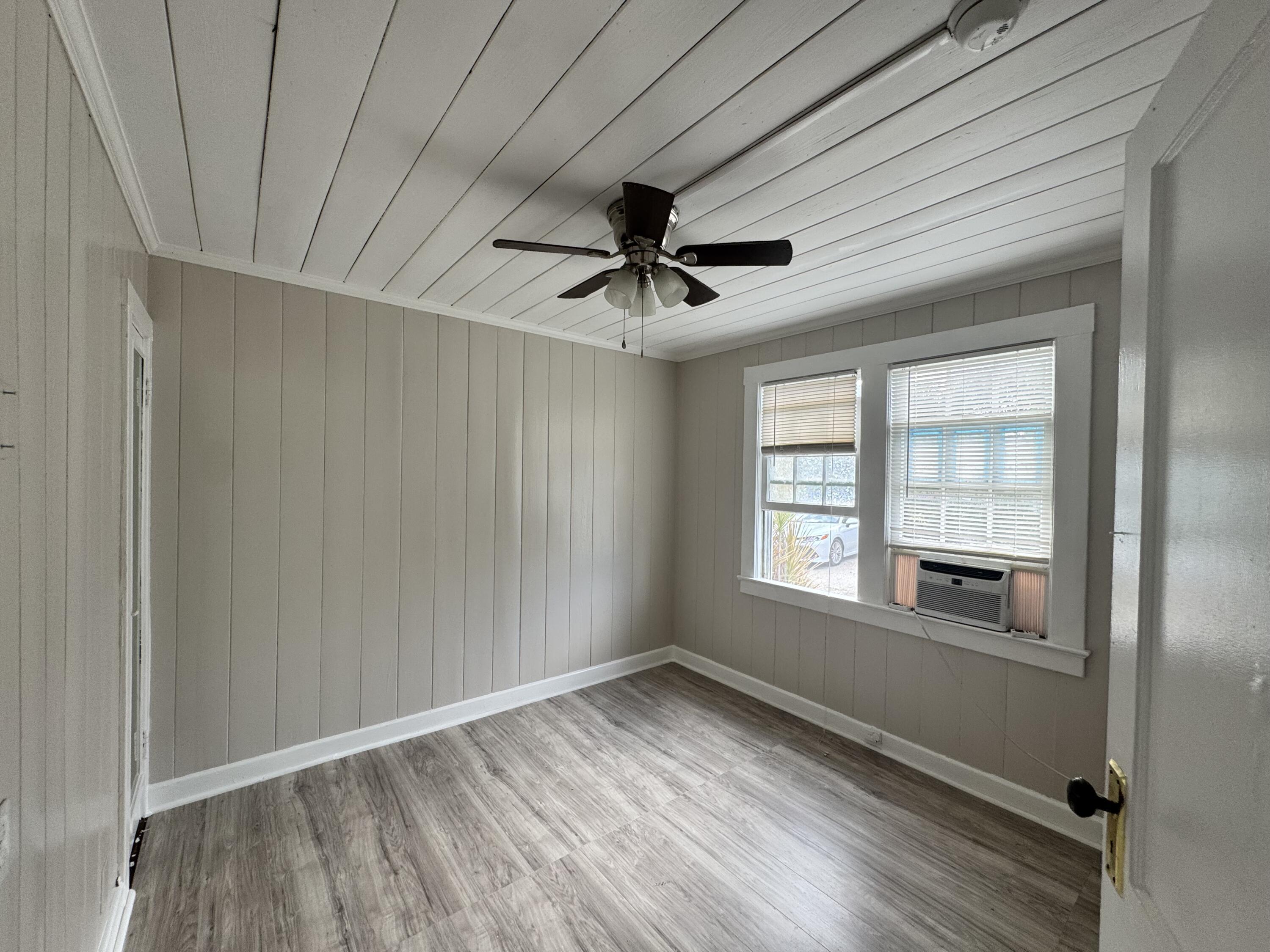200 Park Avenue 3, Lake Park, FL 33403, Lake Park - Photo 4