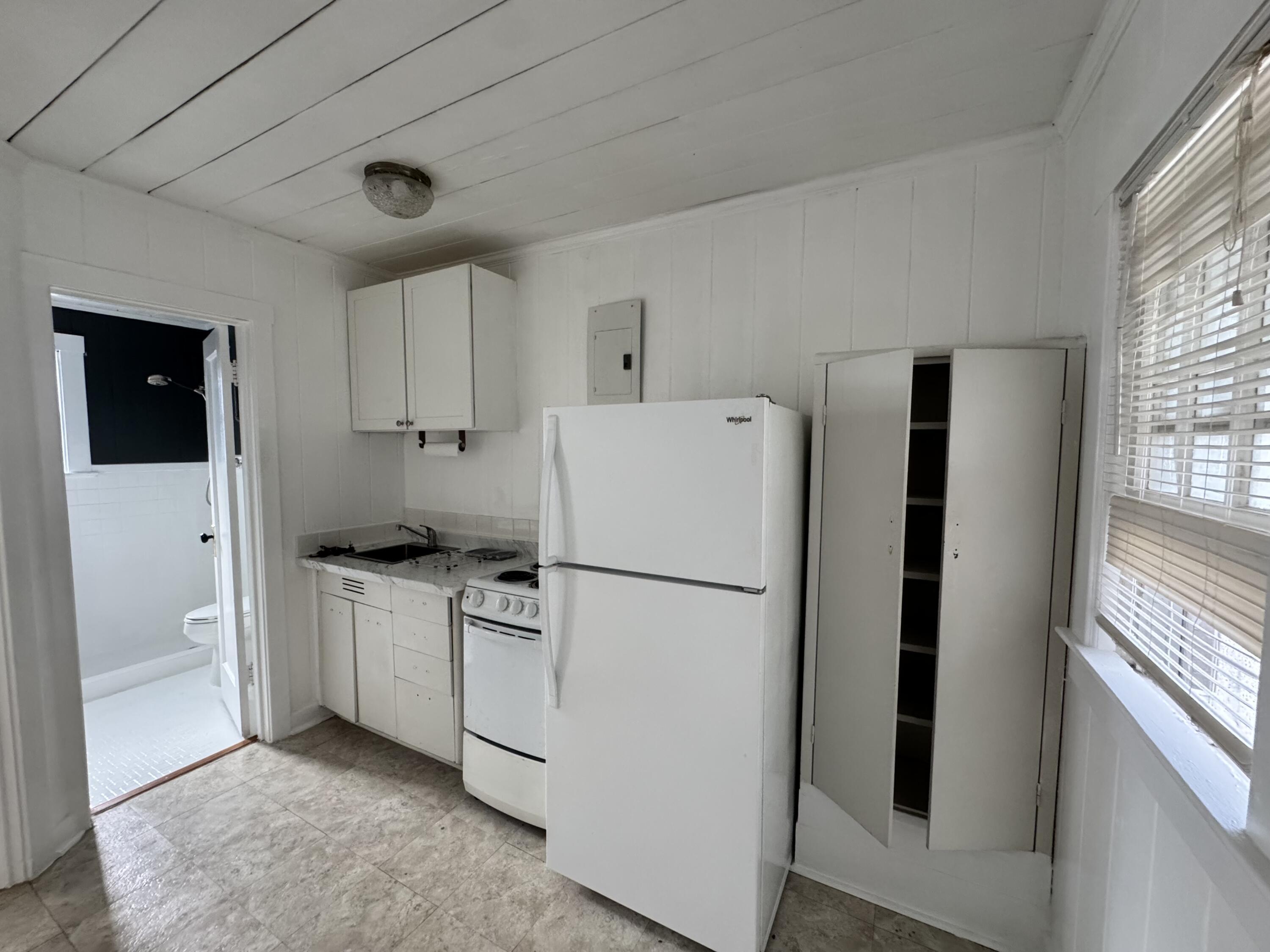 200 Park Avenue 3, Lake Park, FL 33403, Lake Park - Photo 5