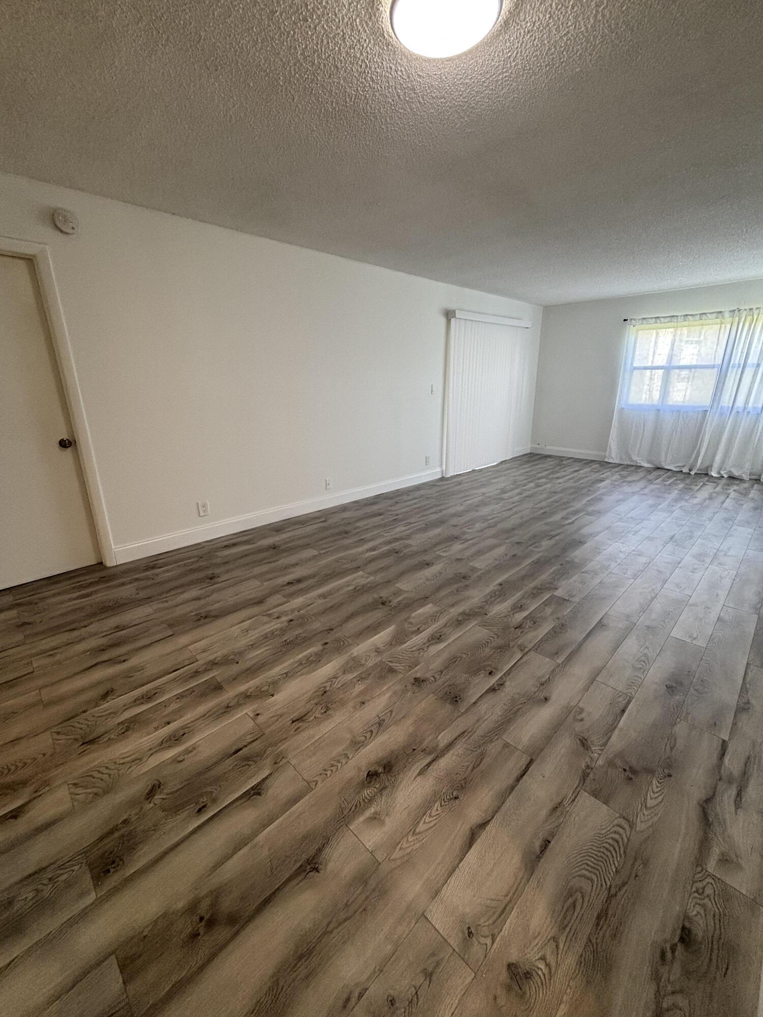 220 Lakeview Drive 103, Weston, FL 33326, Weston - Photo 3