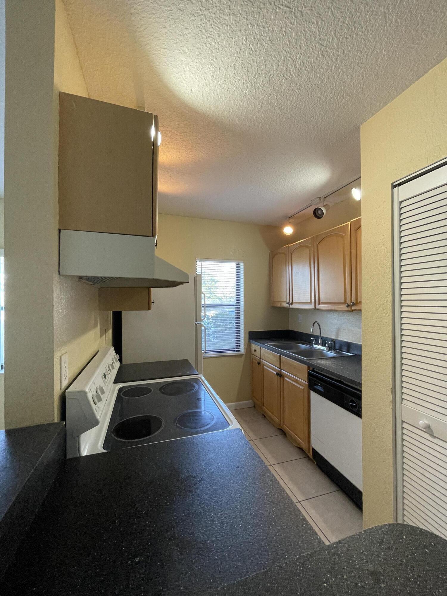 11626 NW 26th Court, Coral Springs, FL 33065, Coral Springs - Photo 3