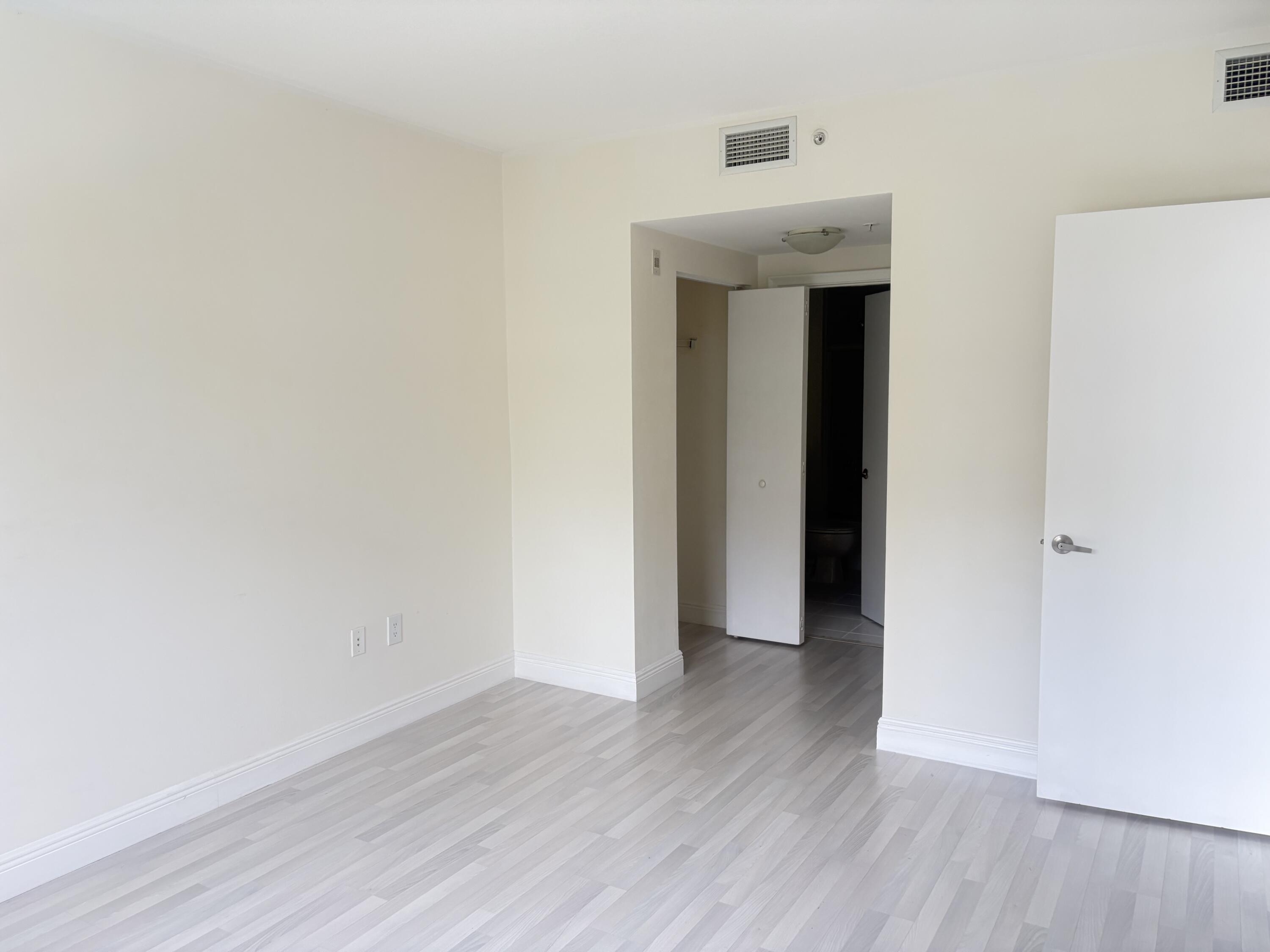 2775 NE 187TH Street 325, Aventura, FL 33180, Aventura - Photo 4