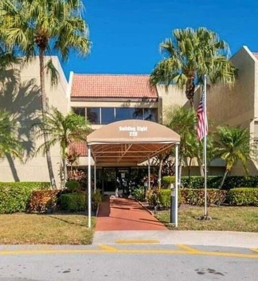 220 Lakeview Drive 103, Weston, FL 33326, Weston