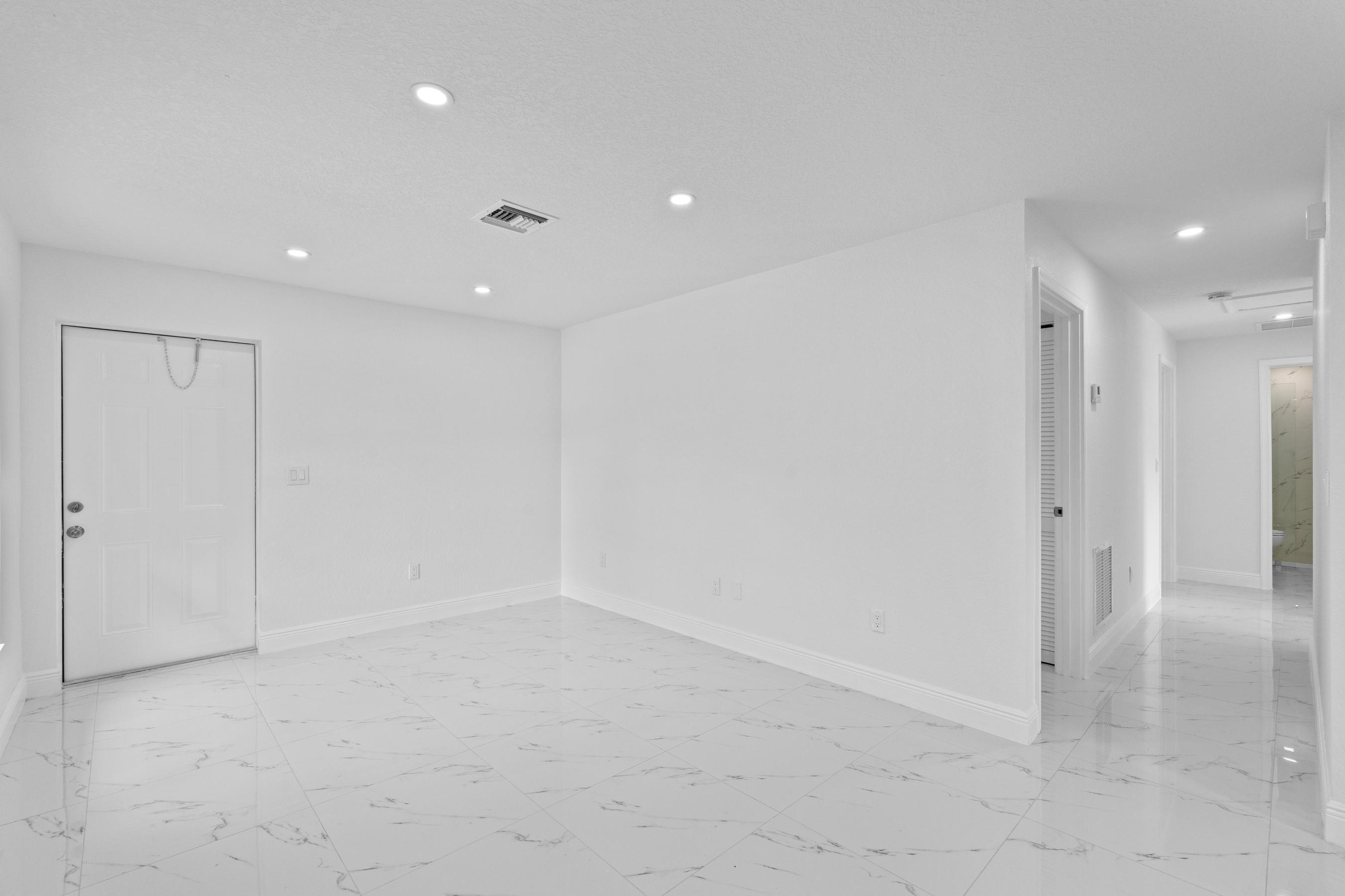 616 S Pine Street B, Lake Worth, FL 33460, Lake Worth - Photo 4