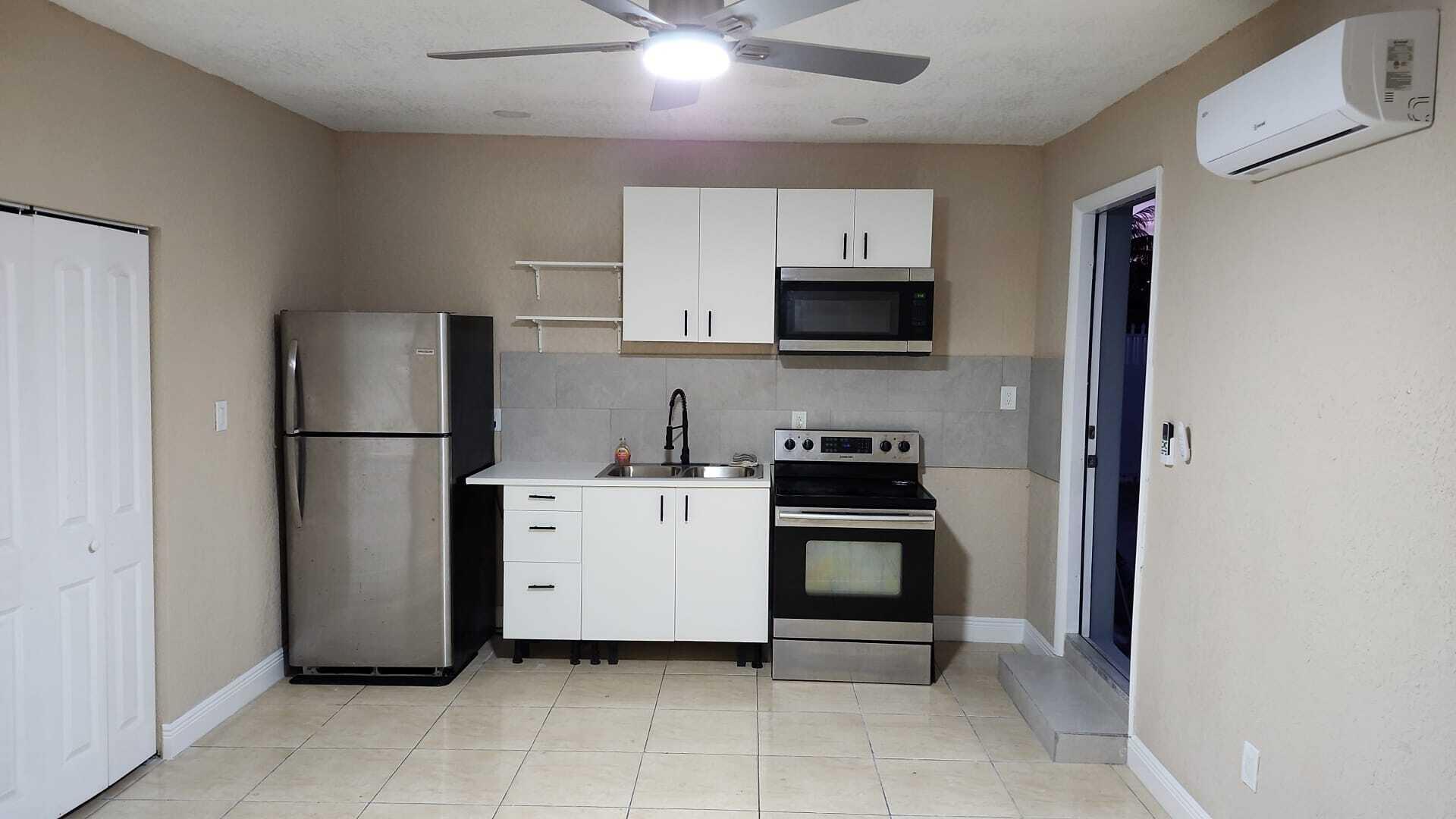 18515 NW 42ND Place unit 3, Miami Gardens, FL 33055, Miami Gardens - Photo 2