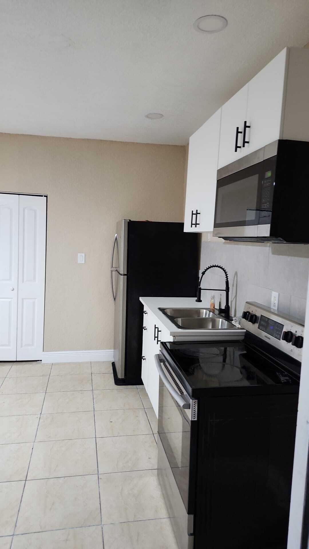 18515 NW 42ND Place unit 3, Miami Gardens, FL 33055, Miami Gardens - Photo 3
